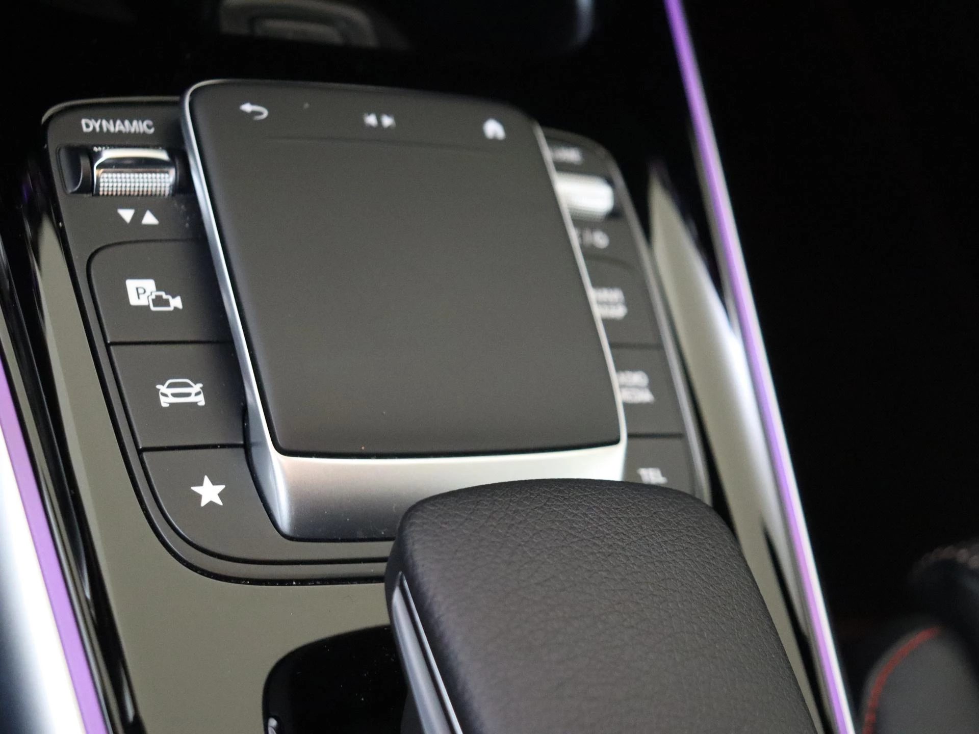 Mercedes-Benz-GLA-image-23