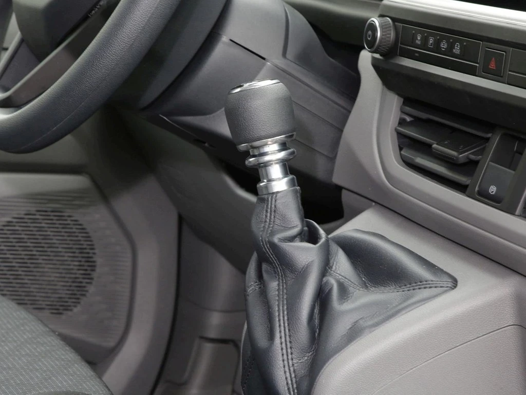 Volkswagen-Transporter-image-9