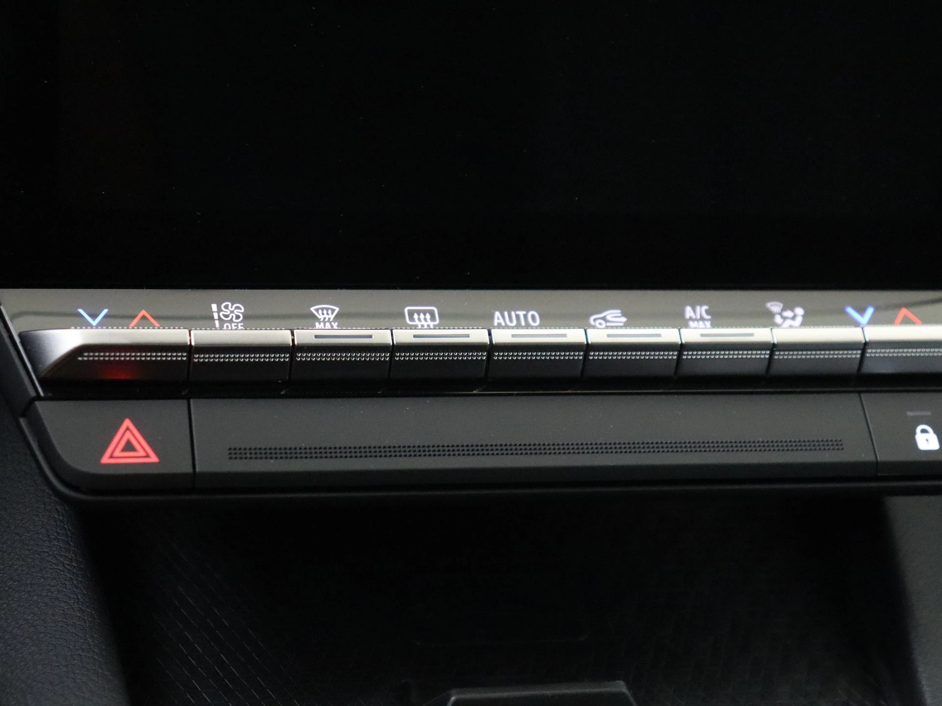 Renault-Megane E-Tech-image-12