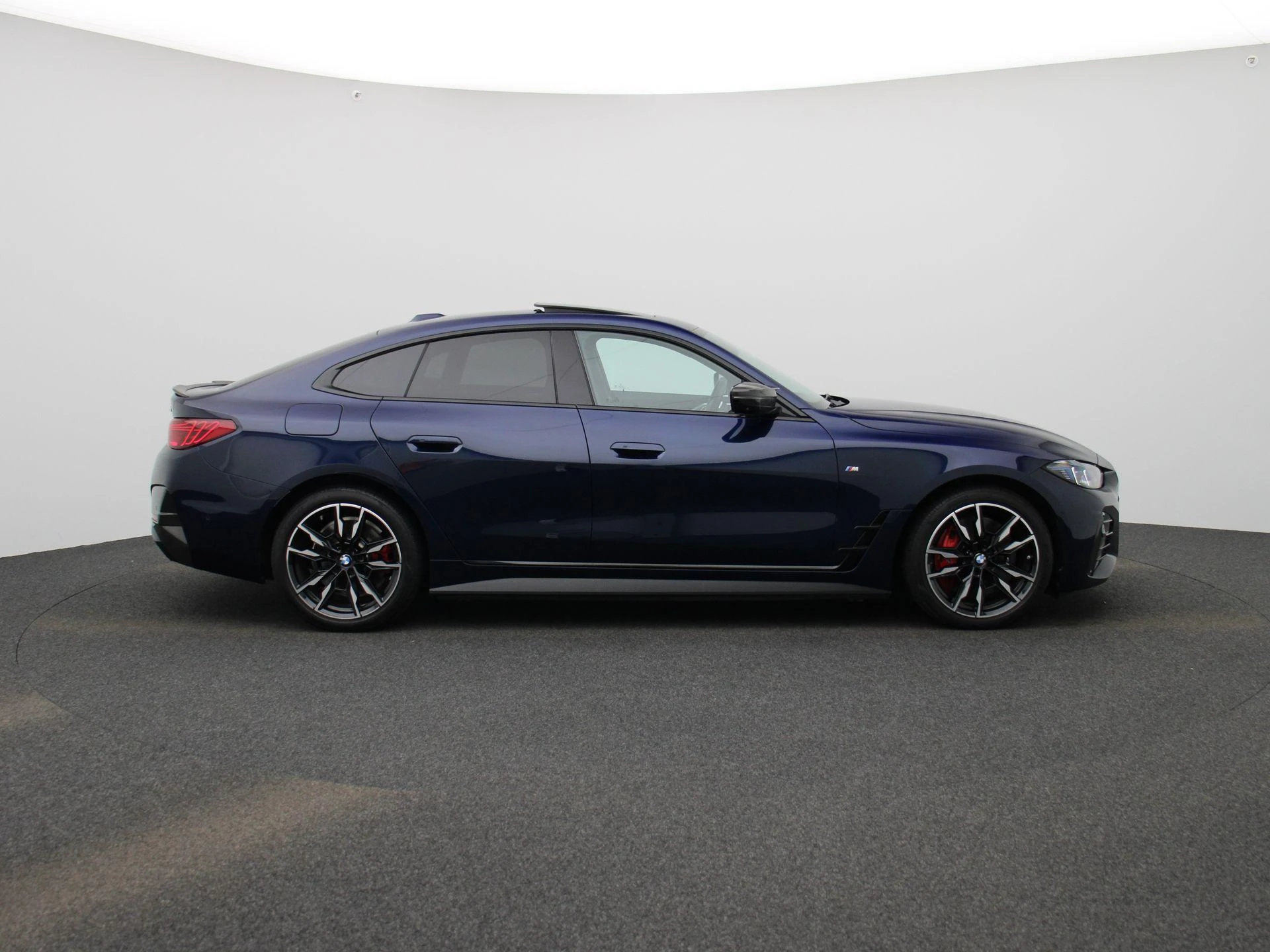 BMW-i4-image-5