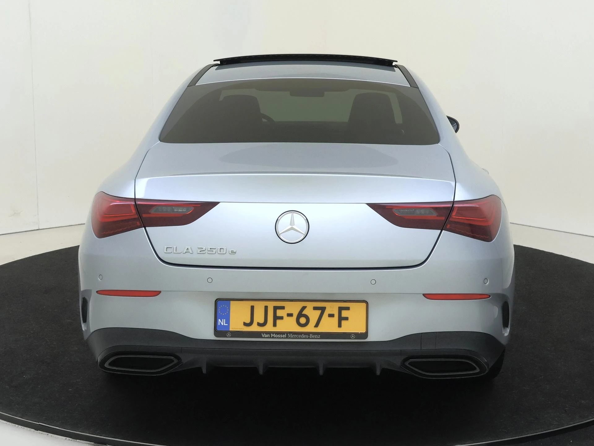 Mercedes-Benz-CLA-image-6