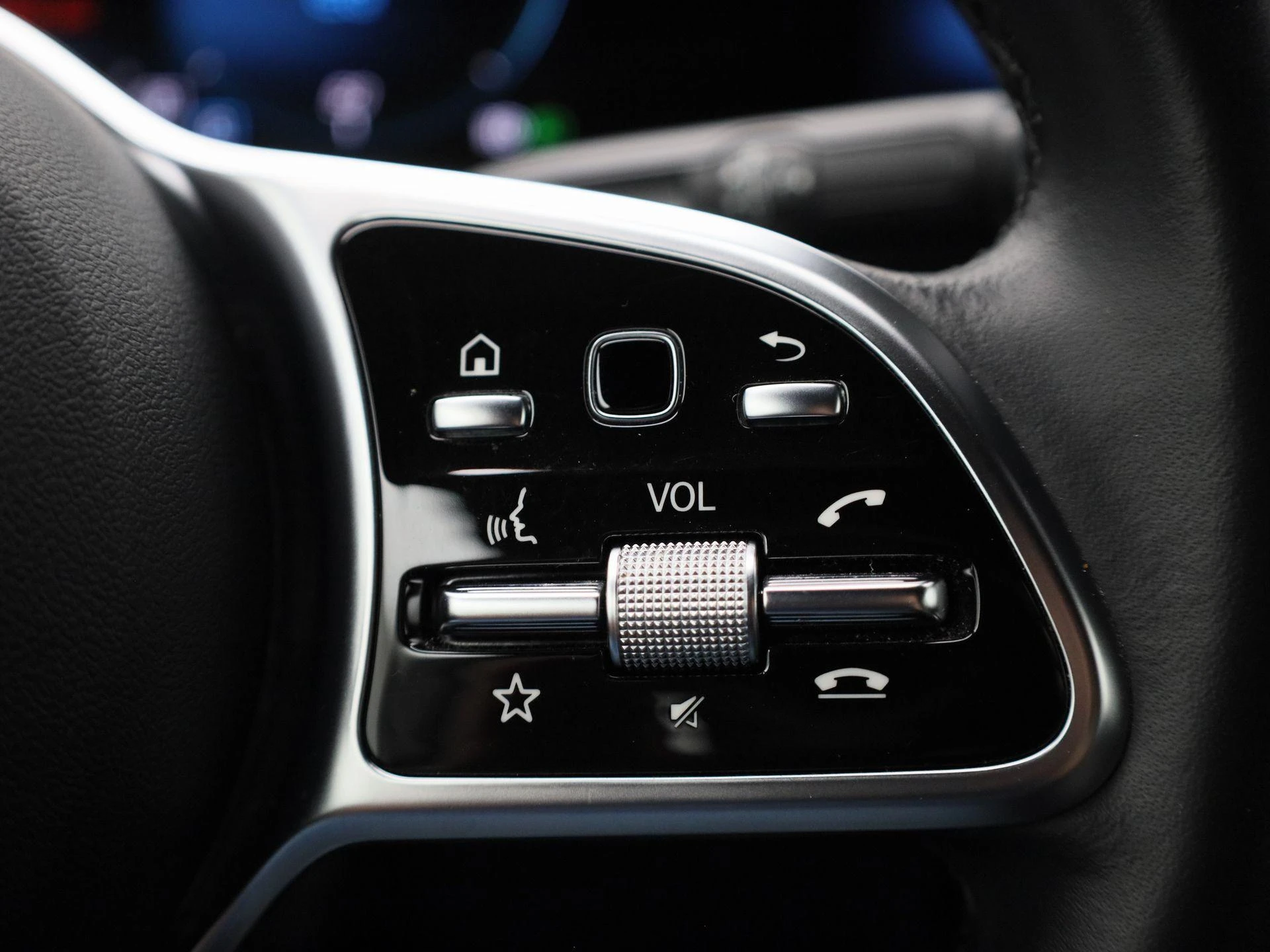 Mercedes-Benz-EQA-image-23