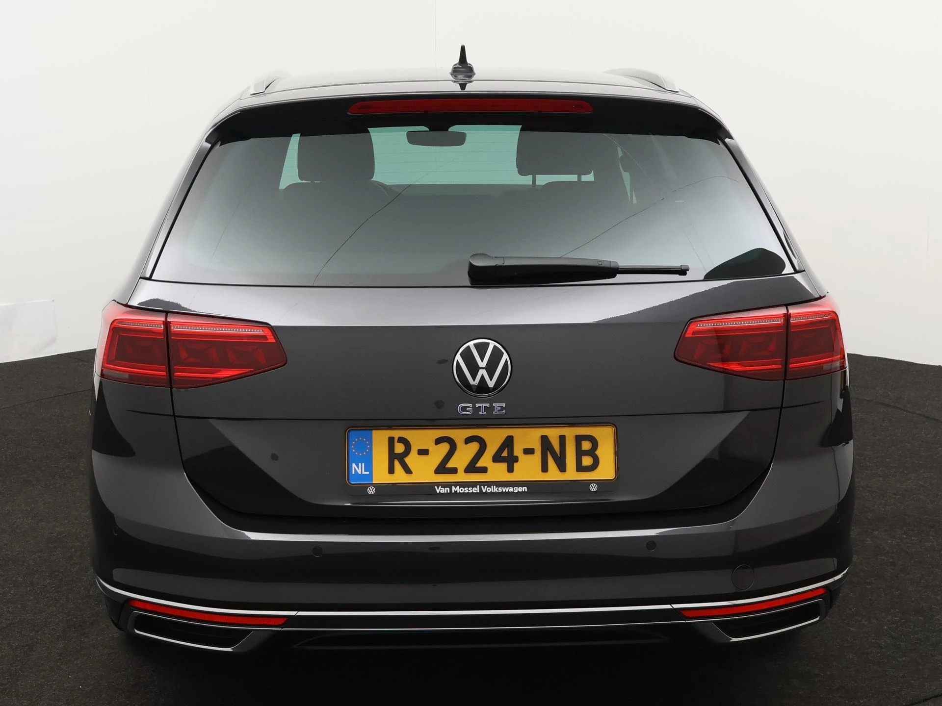 Volkswagen-Passat-image-3