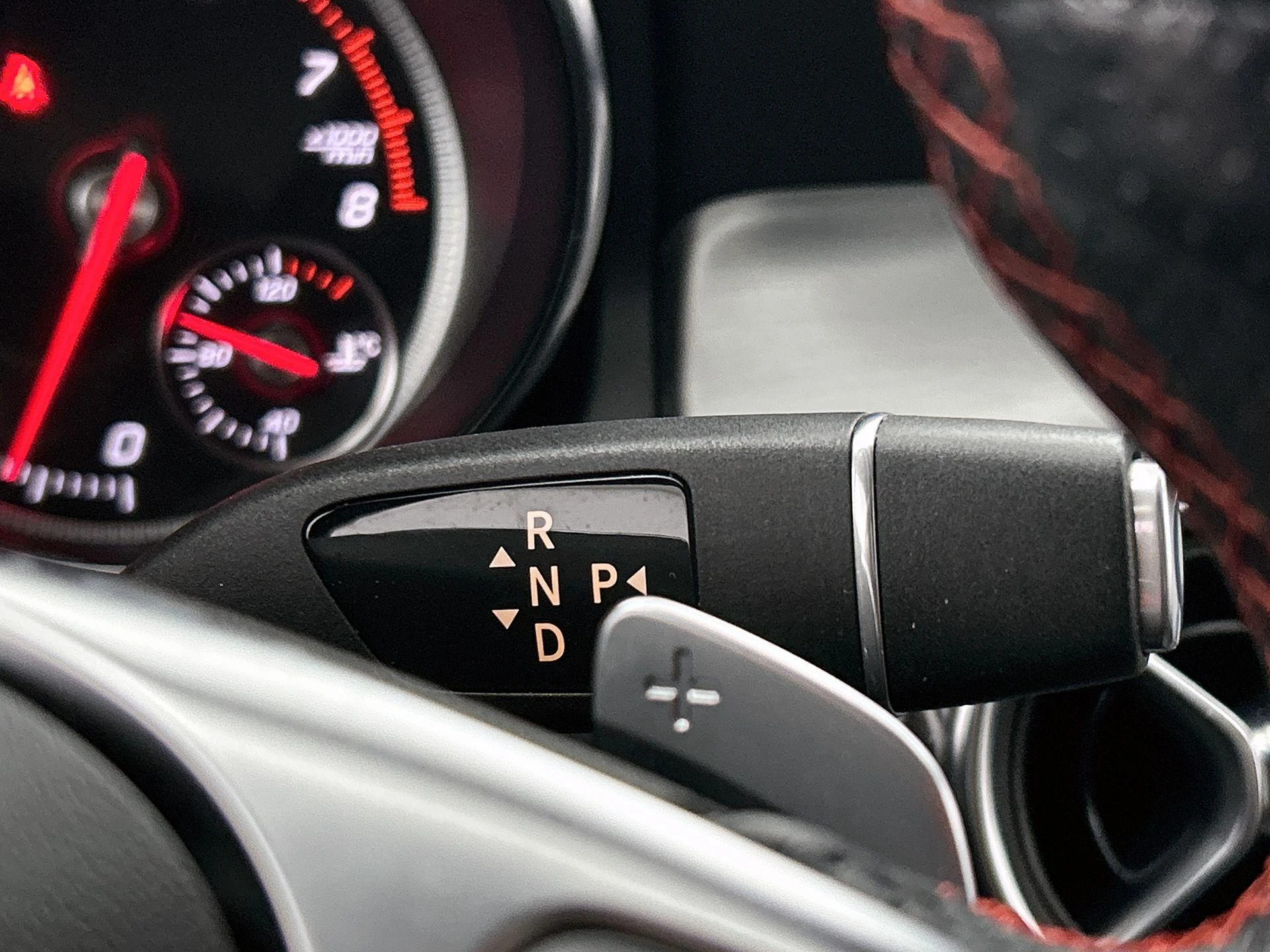 Mercedes-Benz-GLA-image-11