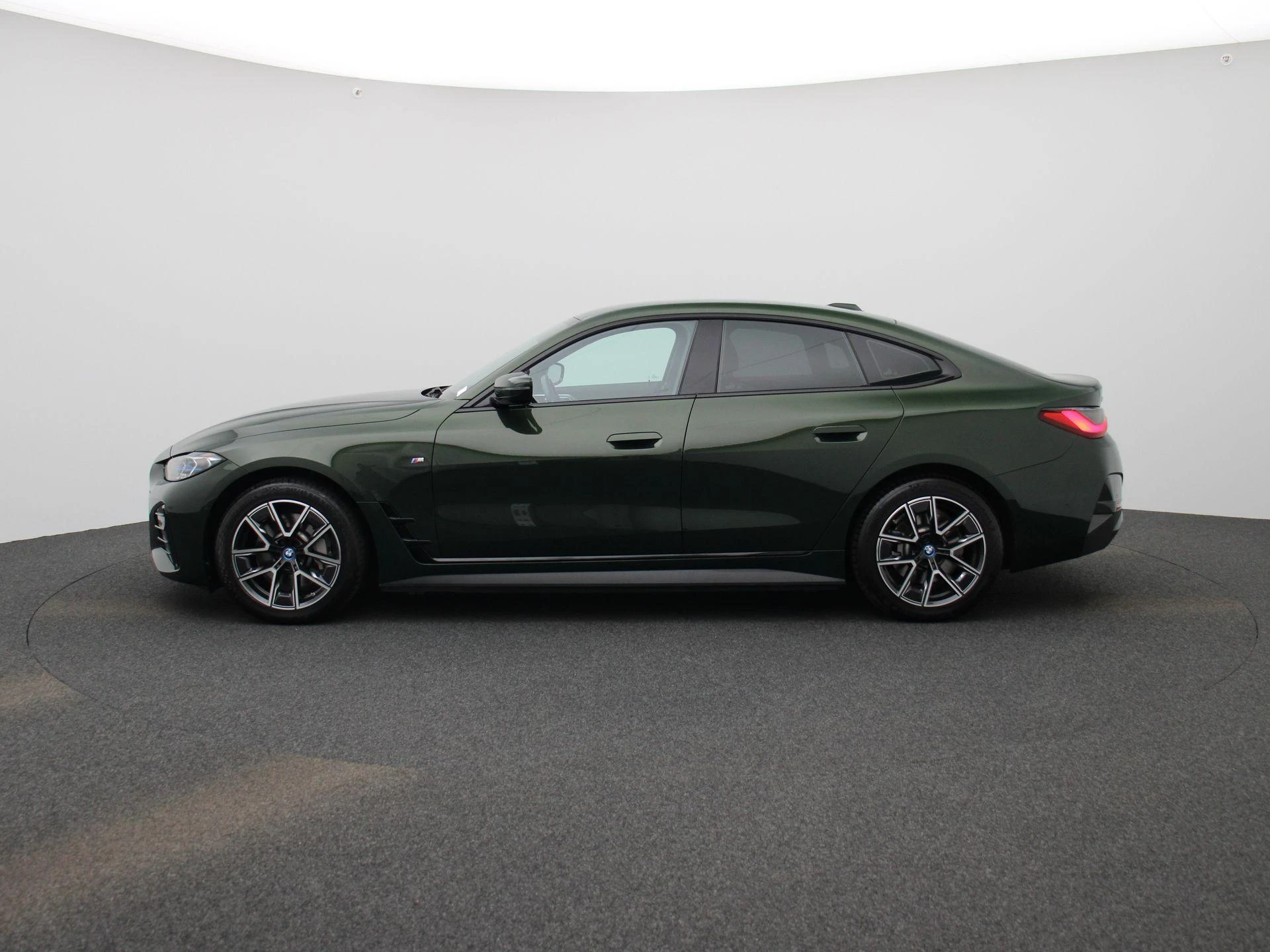 BMW-i4-image-3