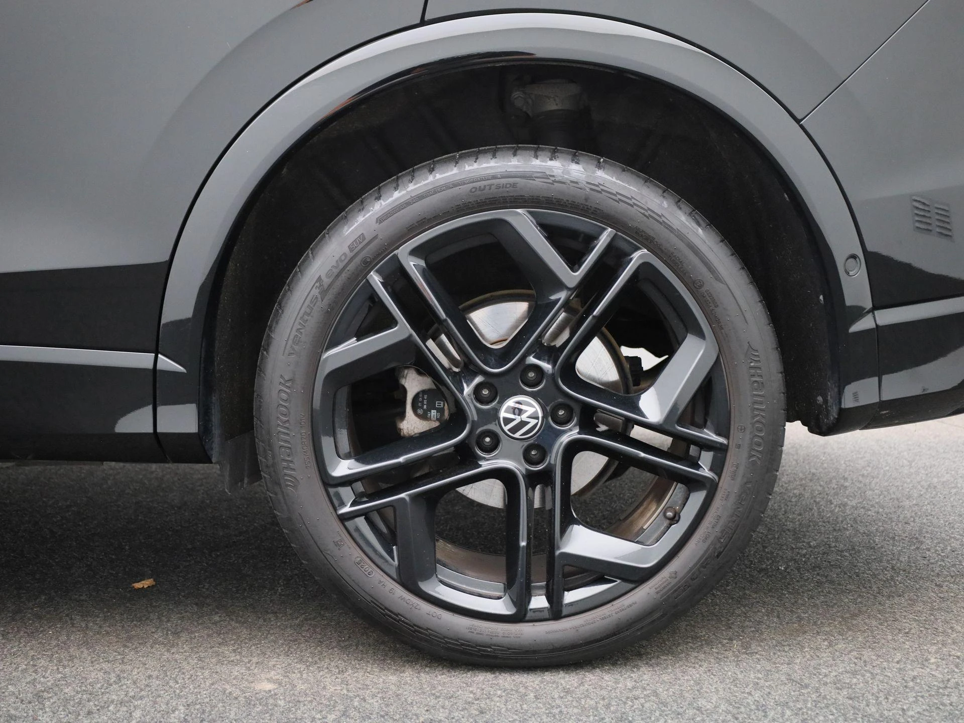 Volkswagen-Tiguan-image-12