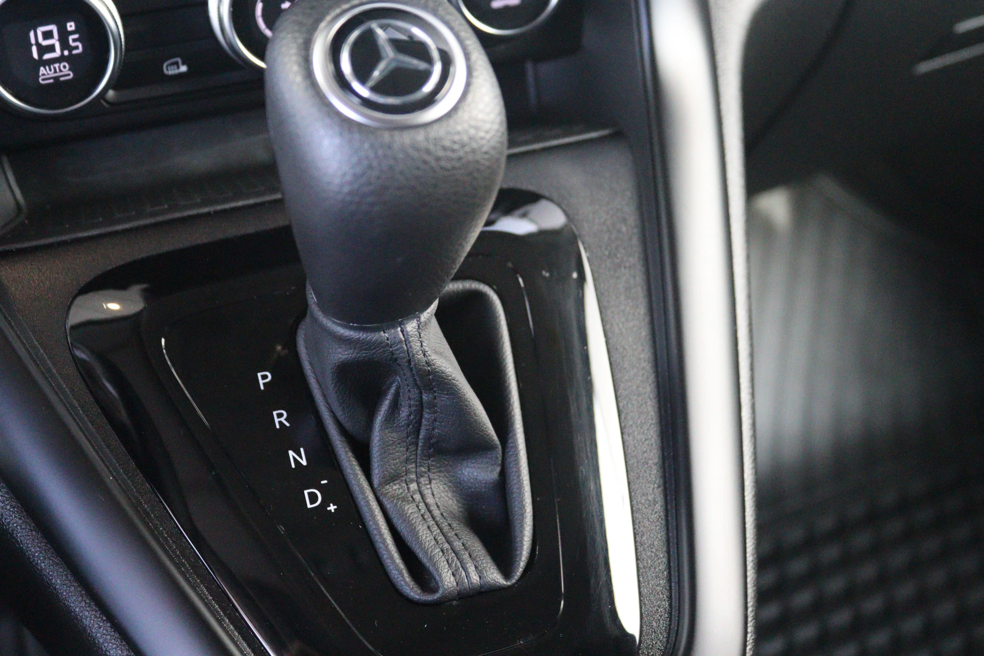 Mercedes-Benz-eCitan-image-10
