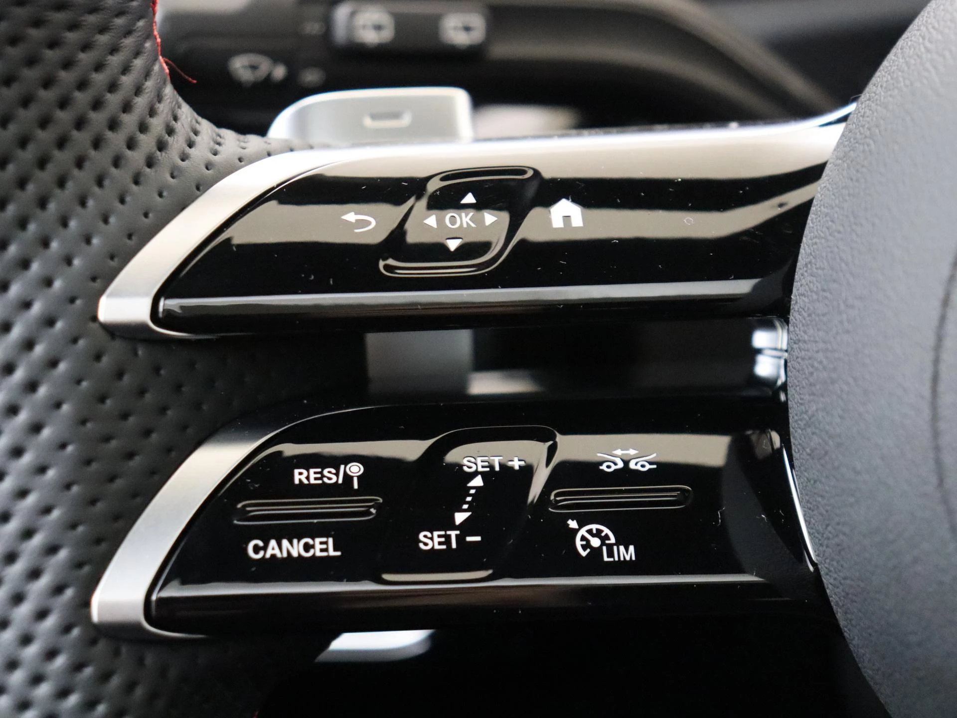 Mercedes-Benz-CLA-image-12