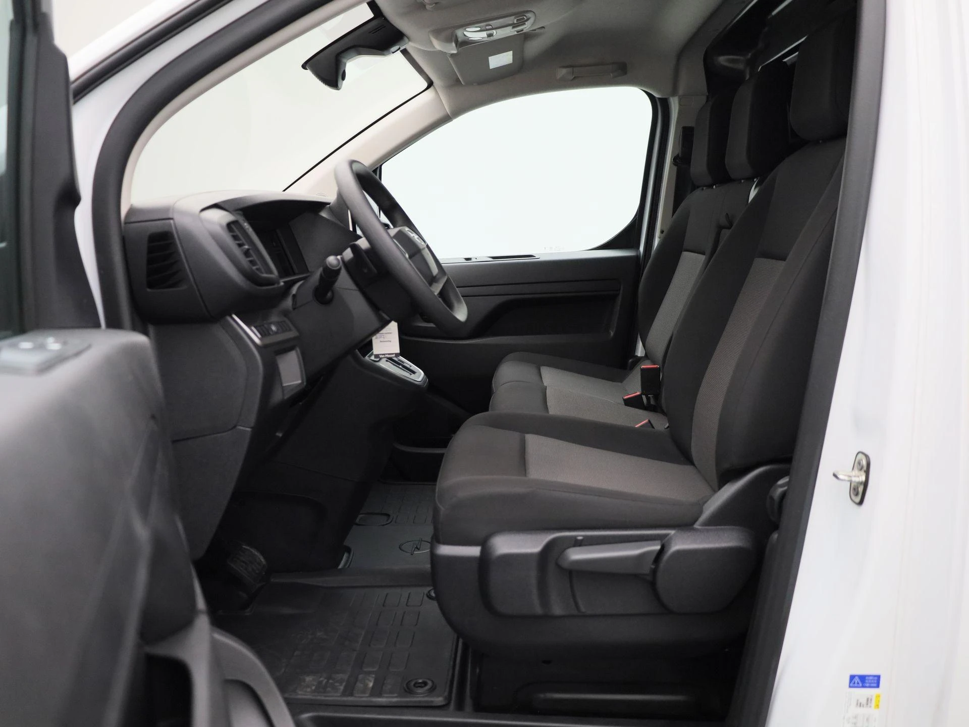 Opel-Vivaro-image-10