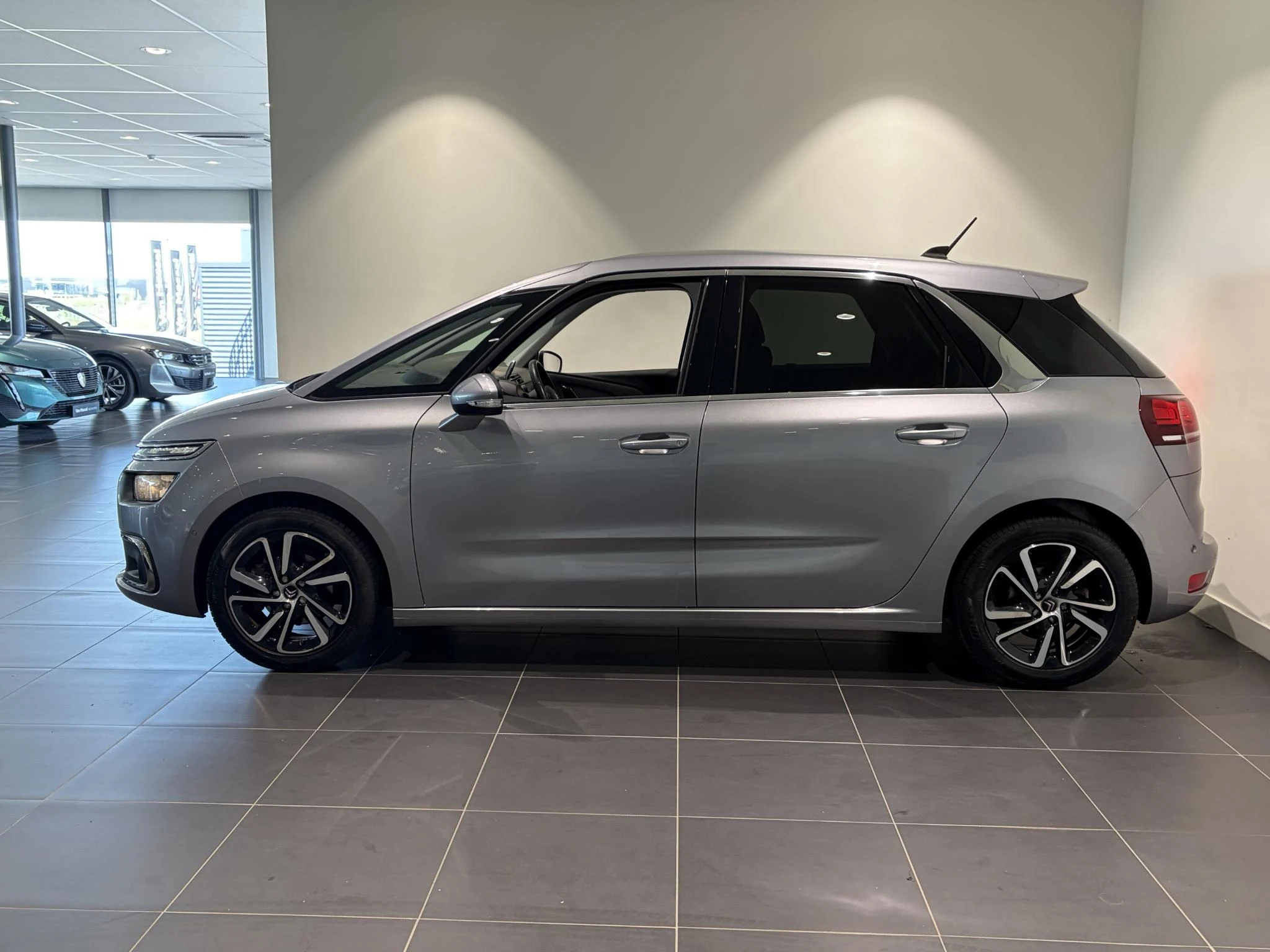 Citroën-C4 Spacetourer-image-2