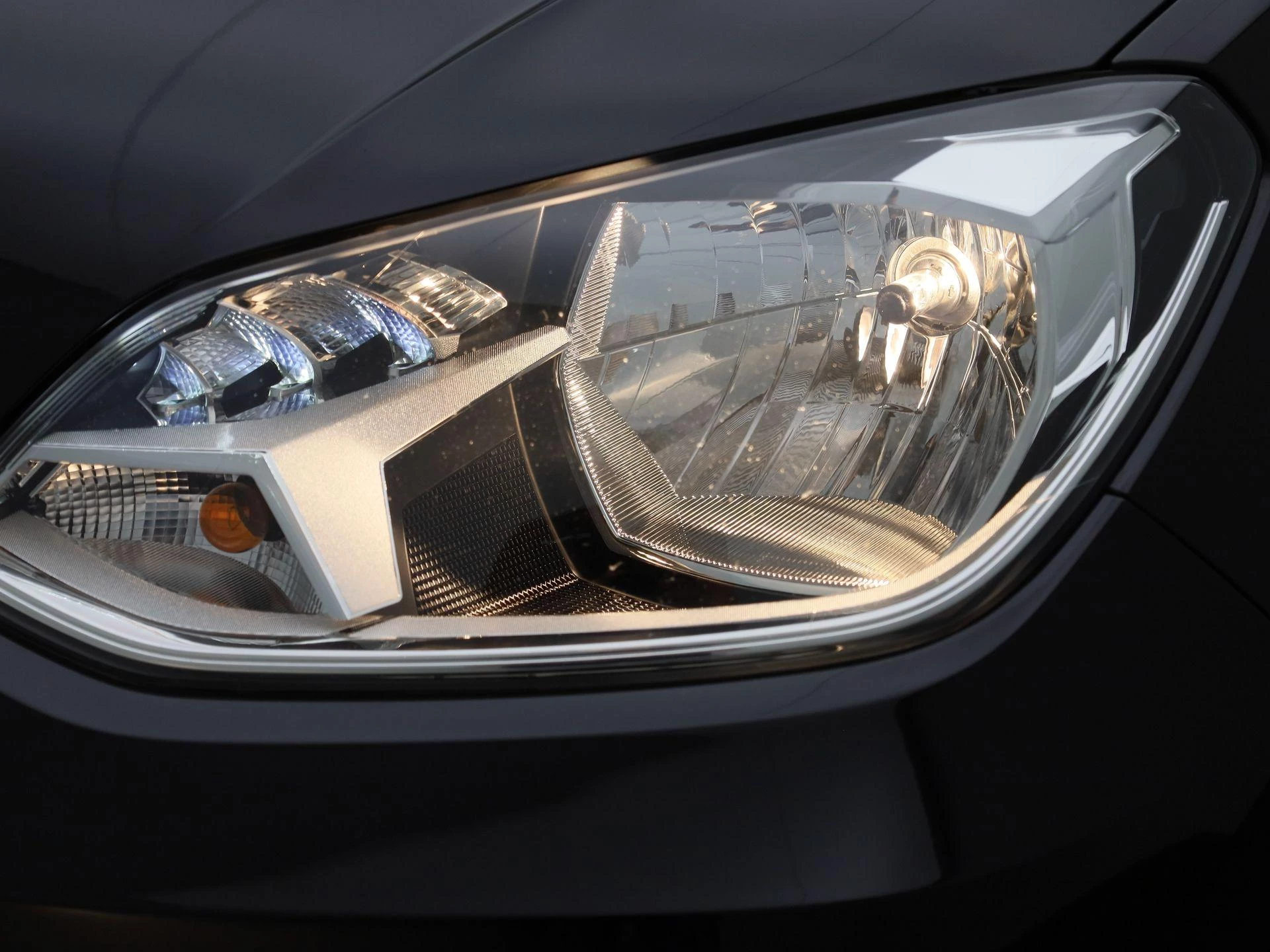 Volkswagen-up!-image-12