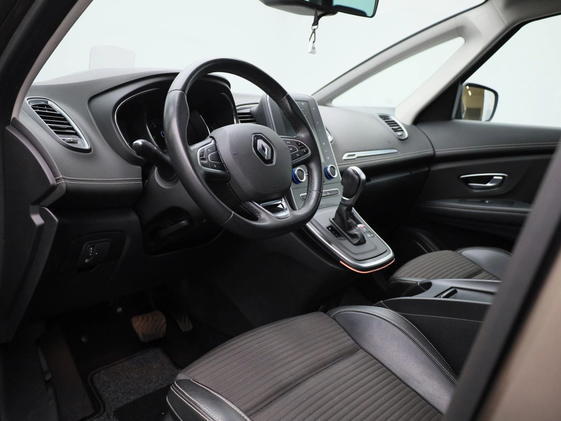 Renault-Grand Scénic-image-32