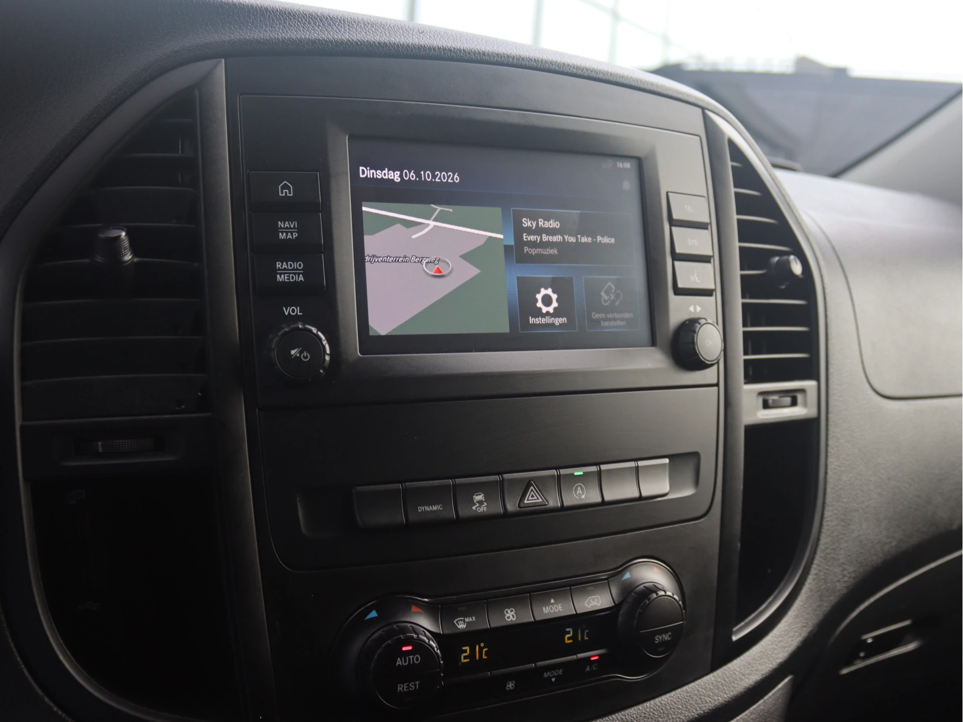 Mercedes-Benz-Vito-image-8
