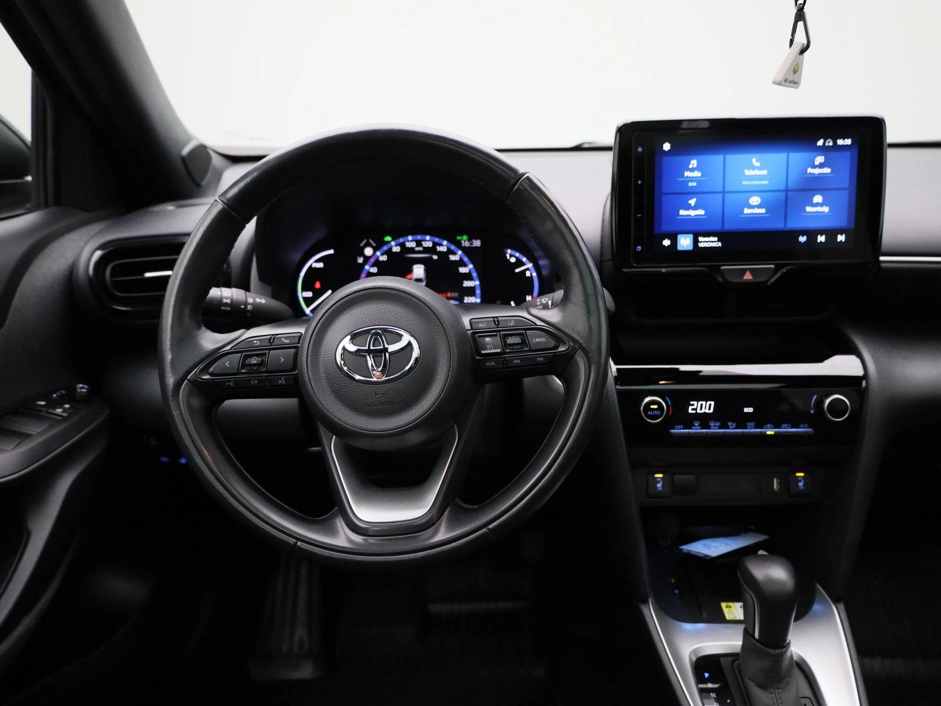 Toyota-Yaris Cross-image-2