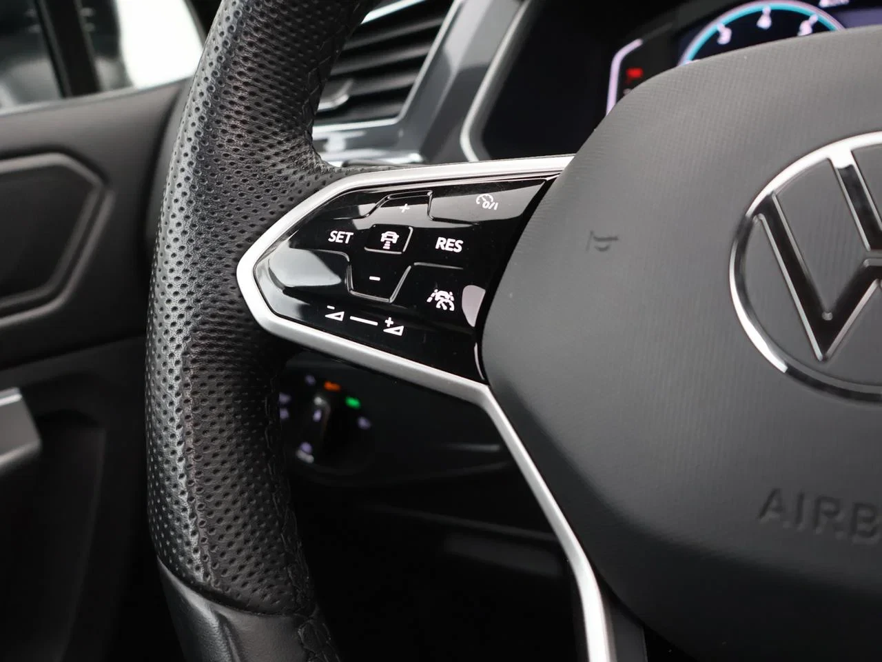 Volkswagen-Tiguan Allspace-image-13