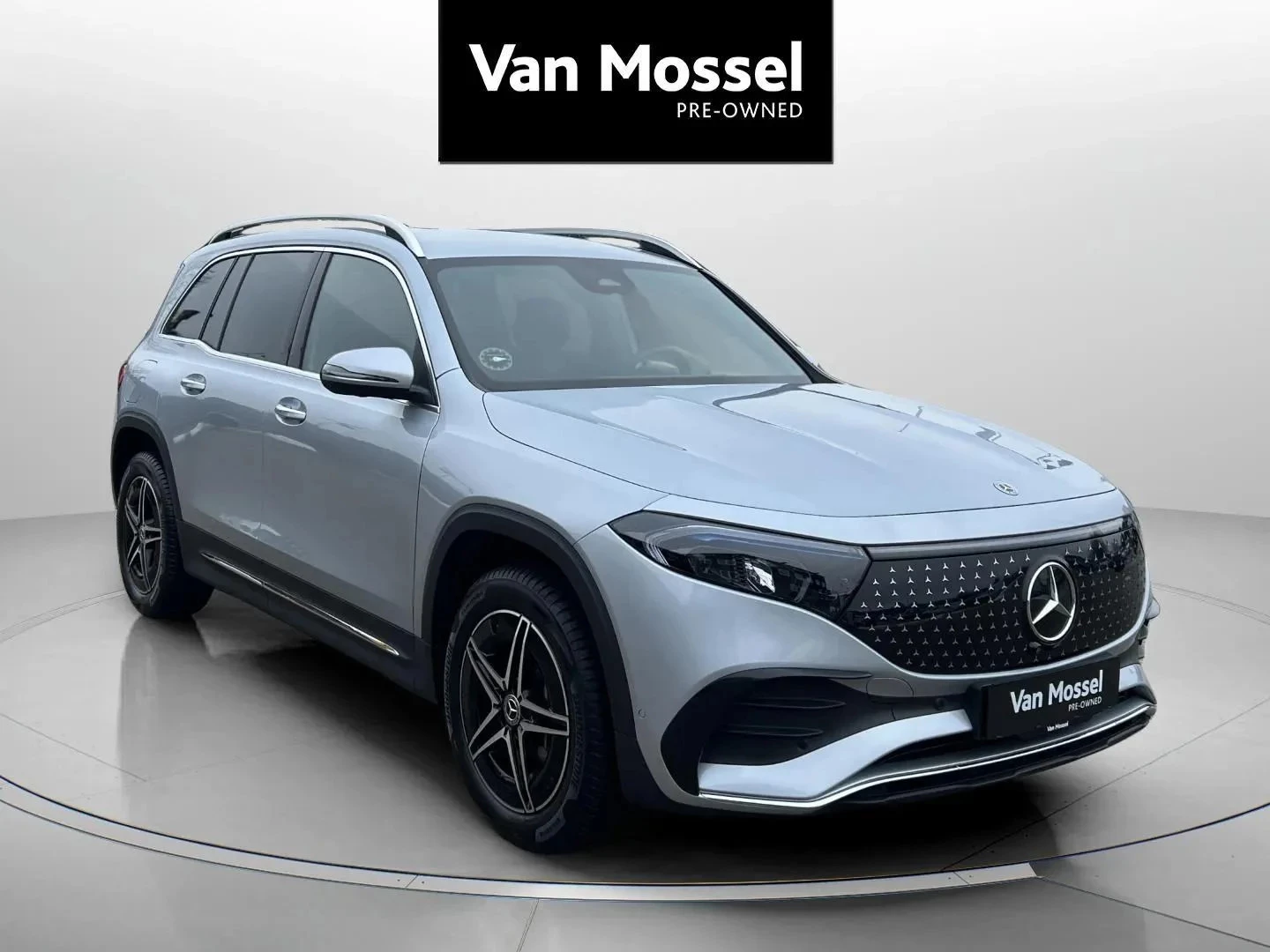 Mercedes-Benz-EQB-image-2