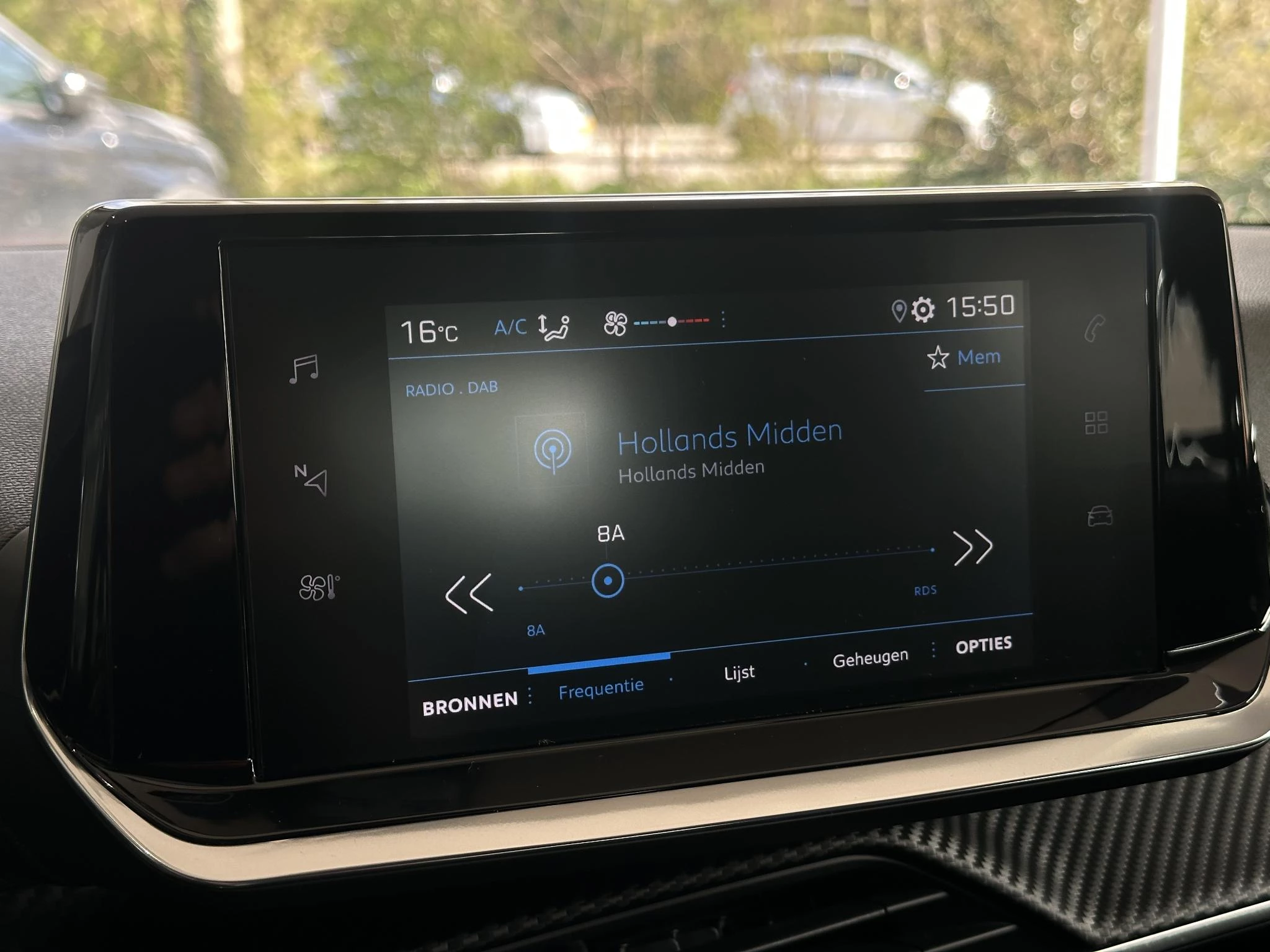 Peugeot-208-image-14