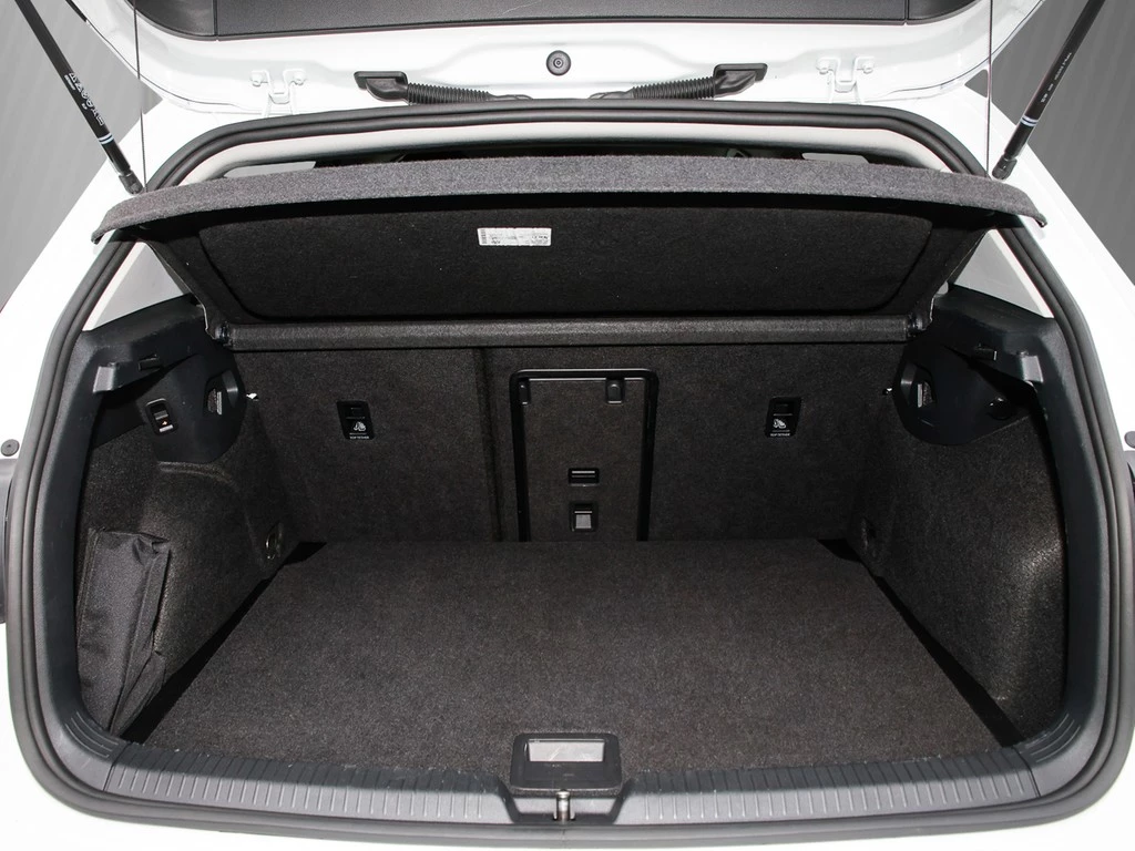Volkswagen-Golf-image-5