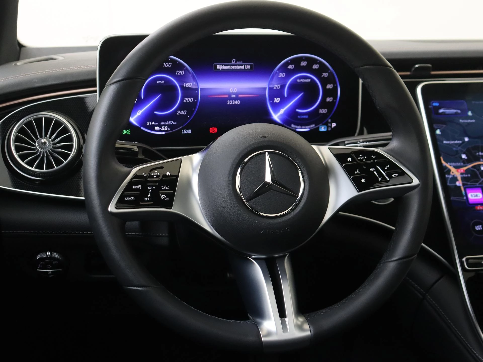 Mercedes-Benz-EQE-image-13