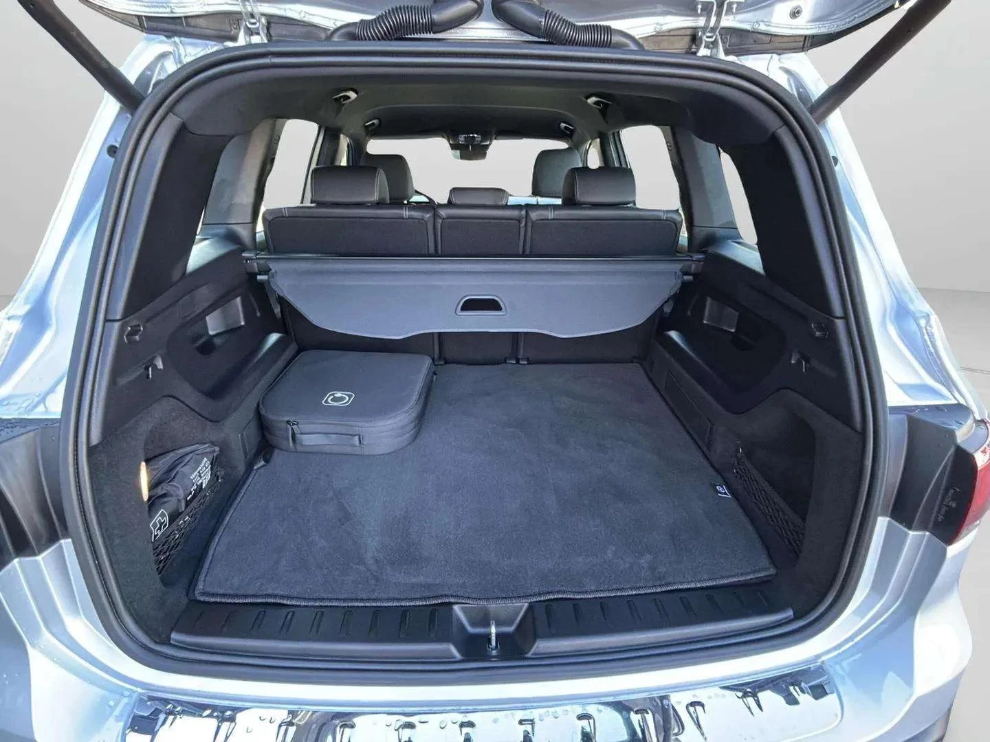 Mercedes-Benz-EQB-image-22