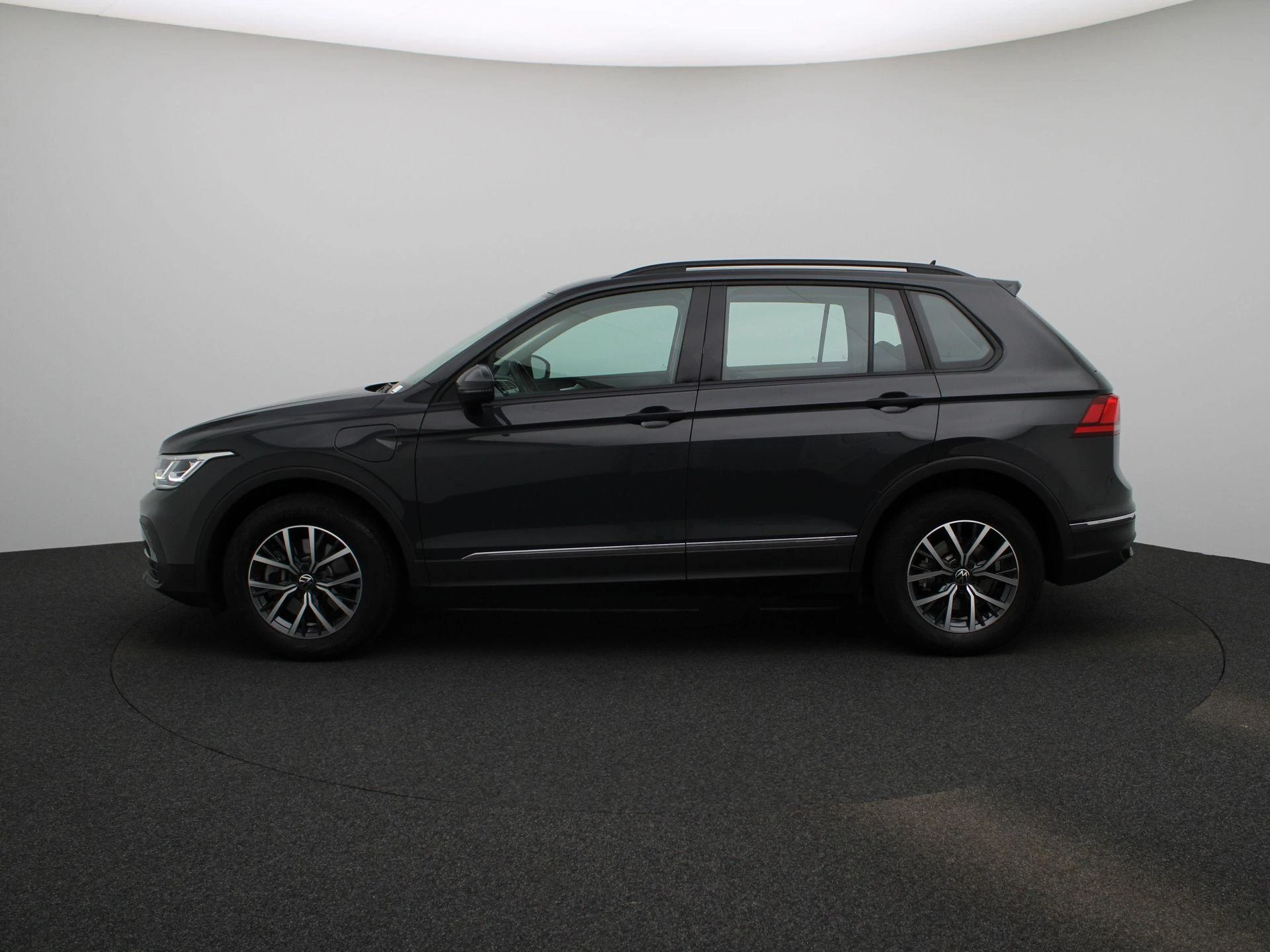 Volkswagen-Tiguan-image-3