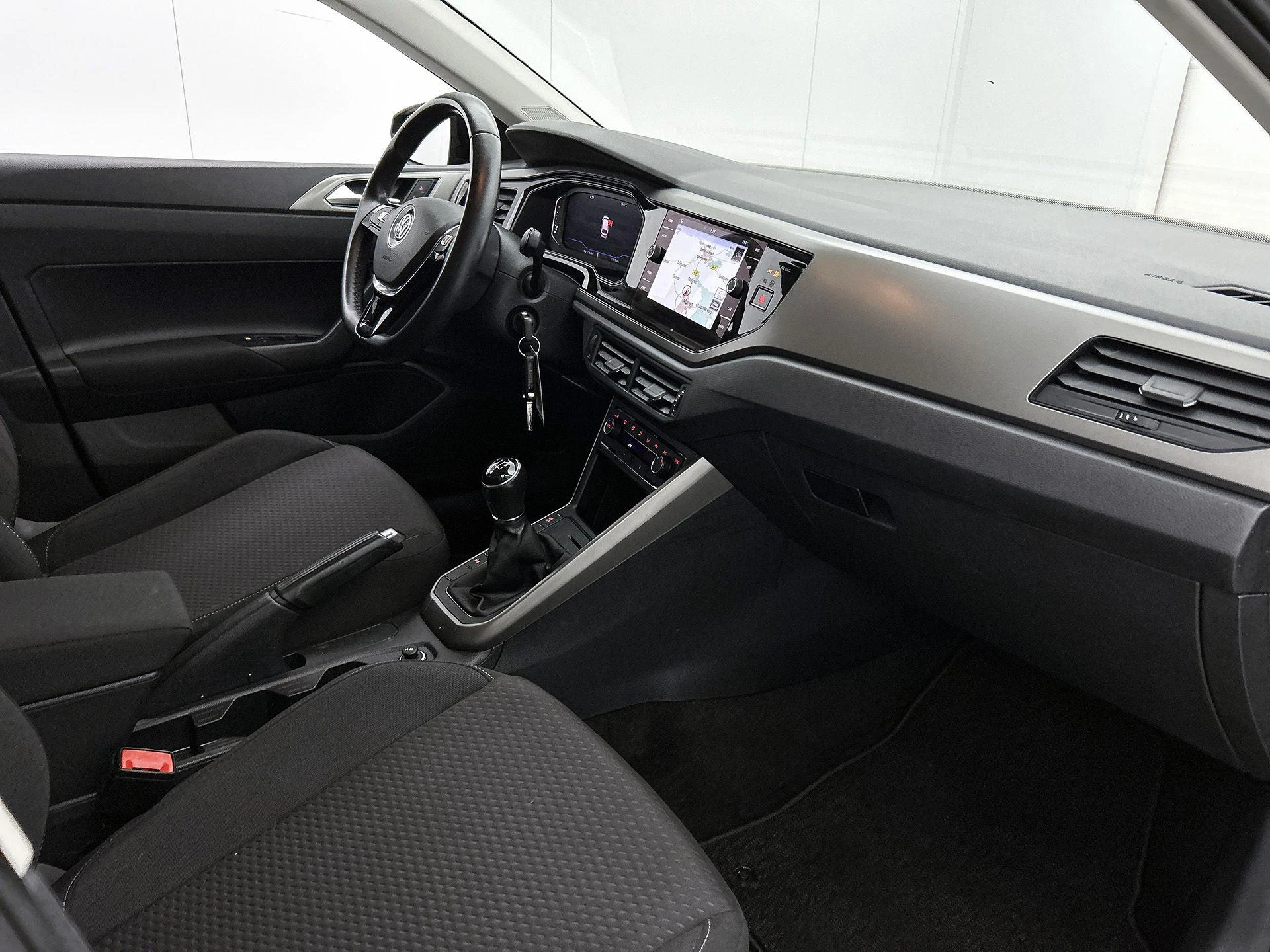 Volkswagen-Polo-image-17