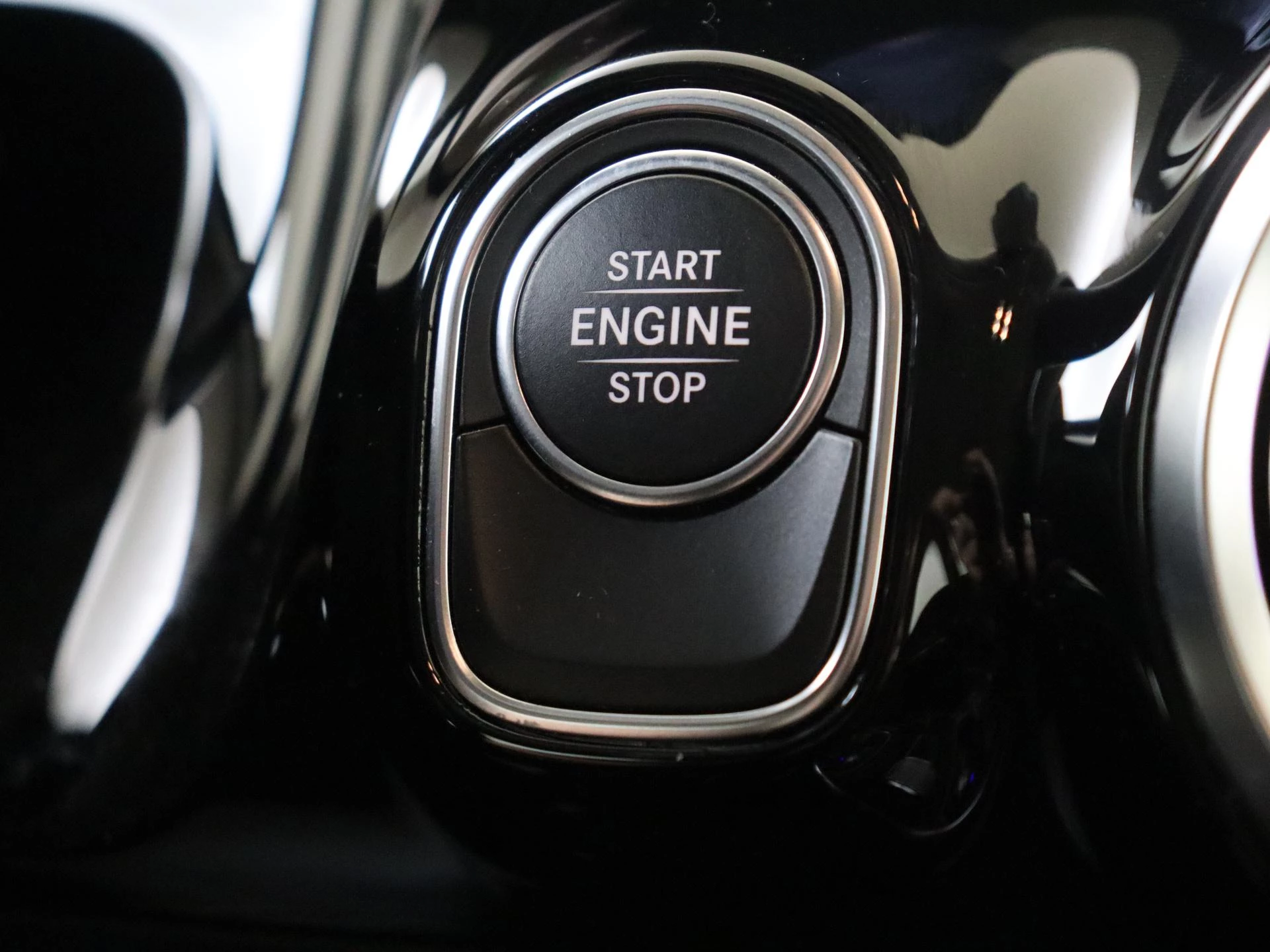 Mercedes-Benz-GLA-image-21