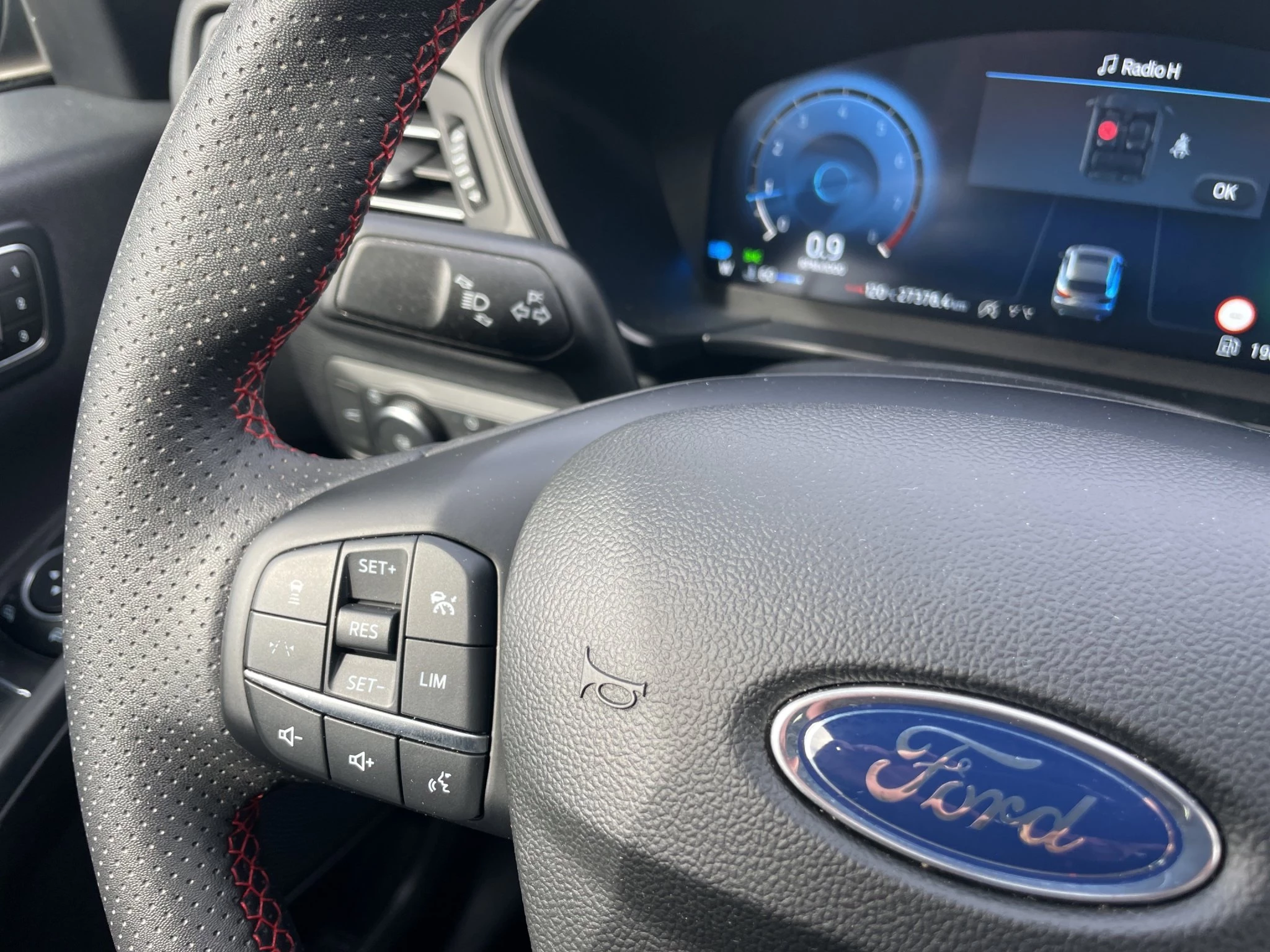 Ford Kuga ST-Line X*PANO*AHK*LED-MATRIX*360GRAD*ACC*NAVI*SOUND-SYS.