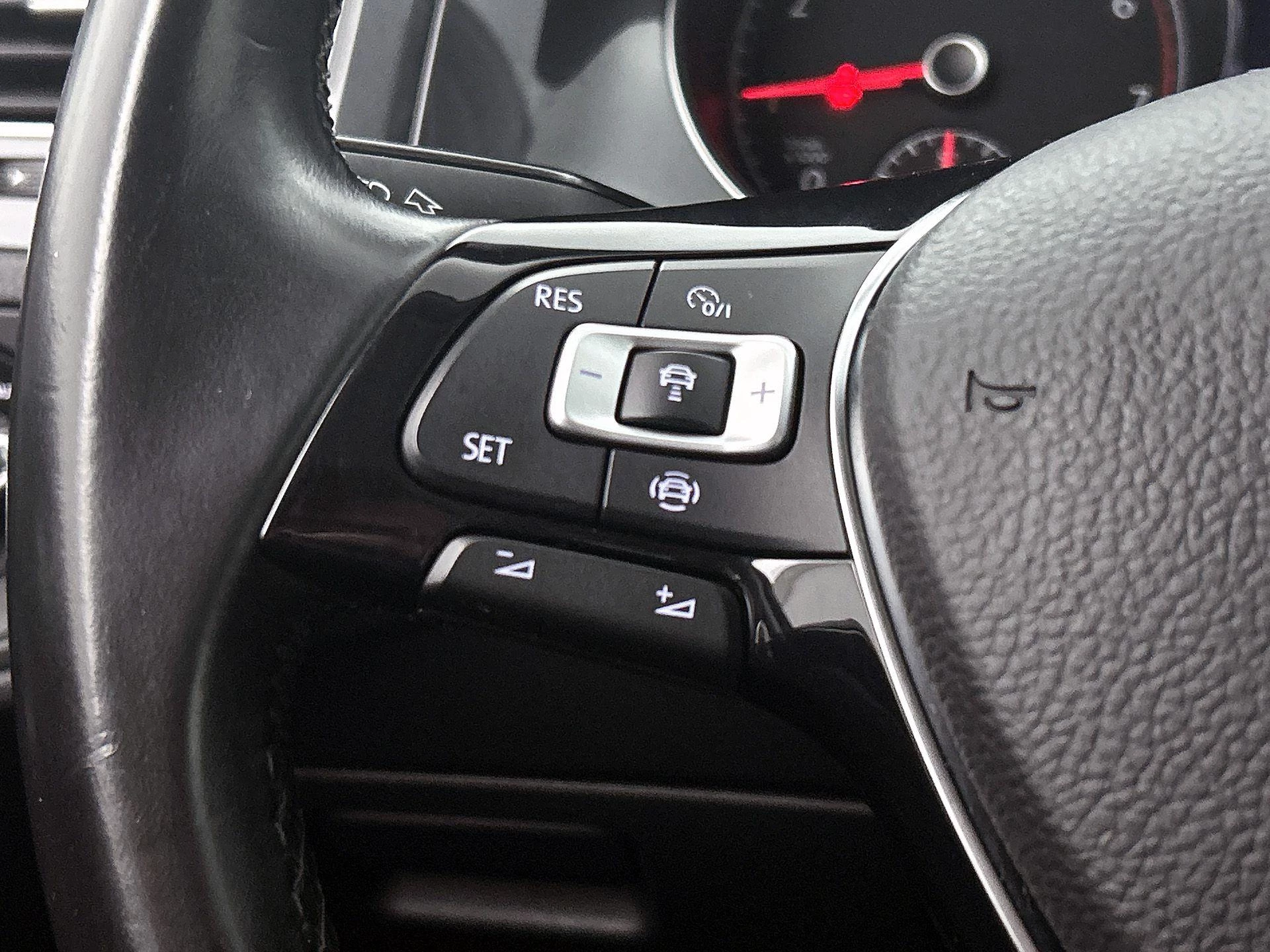 Volkswagen-Golf-image-5