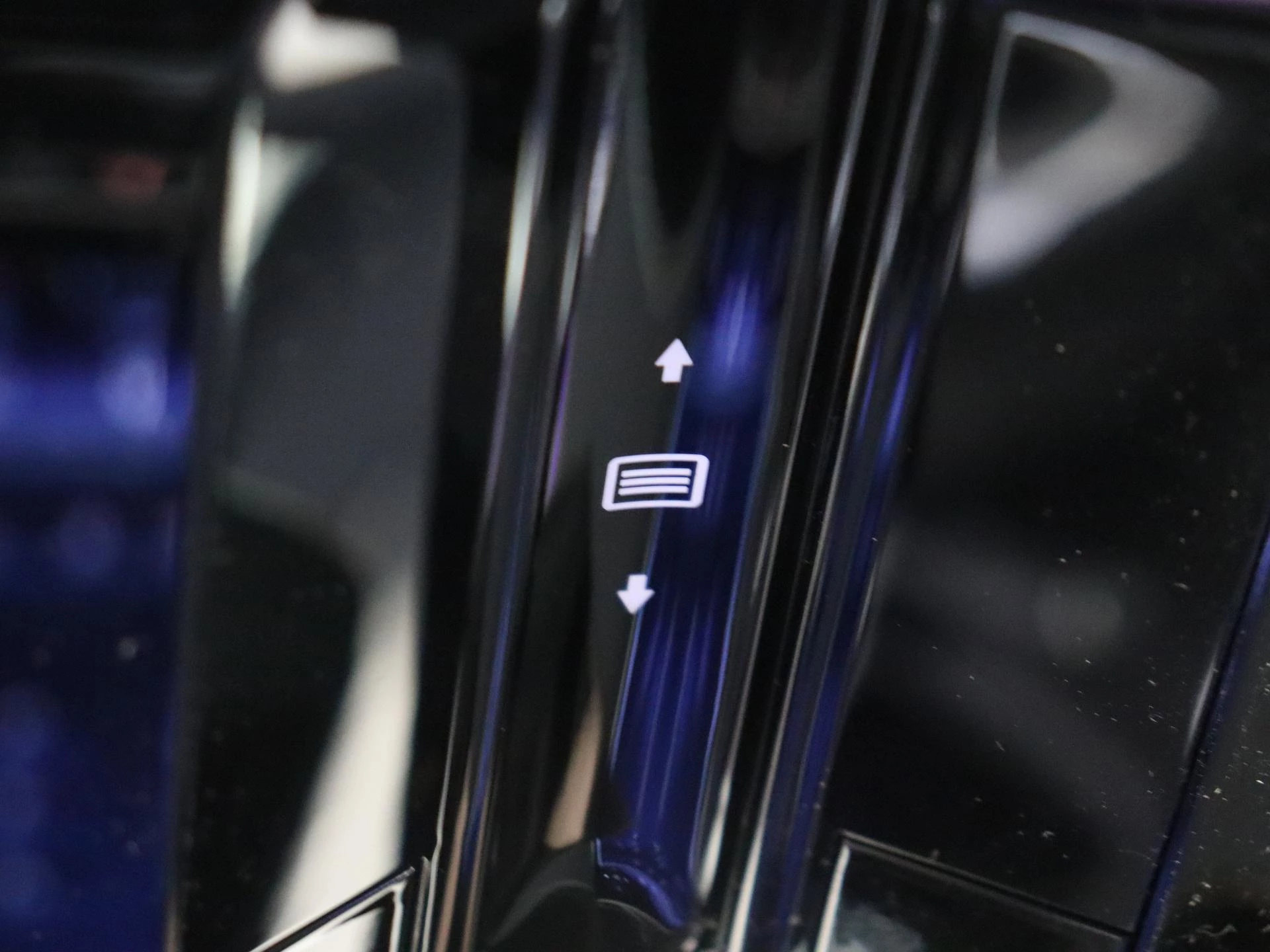 Mercedes-Benz-EQE-image-25