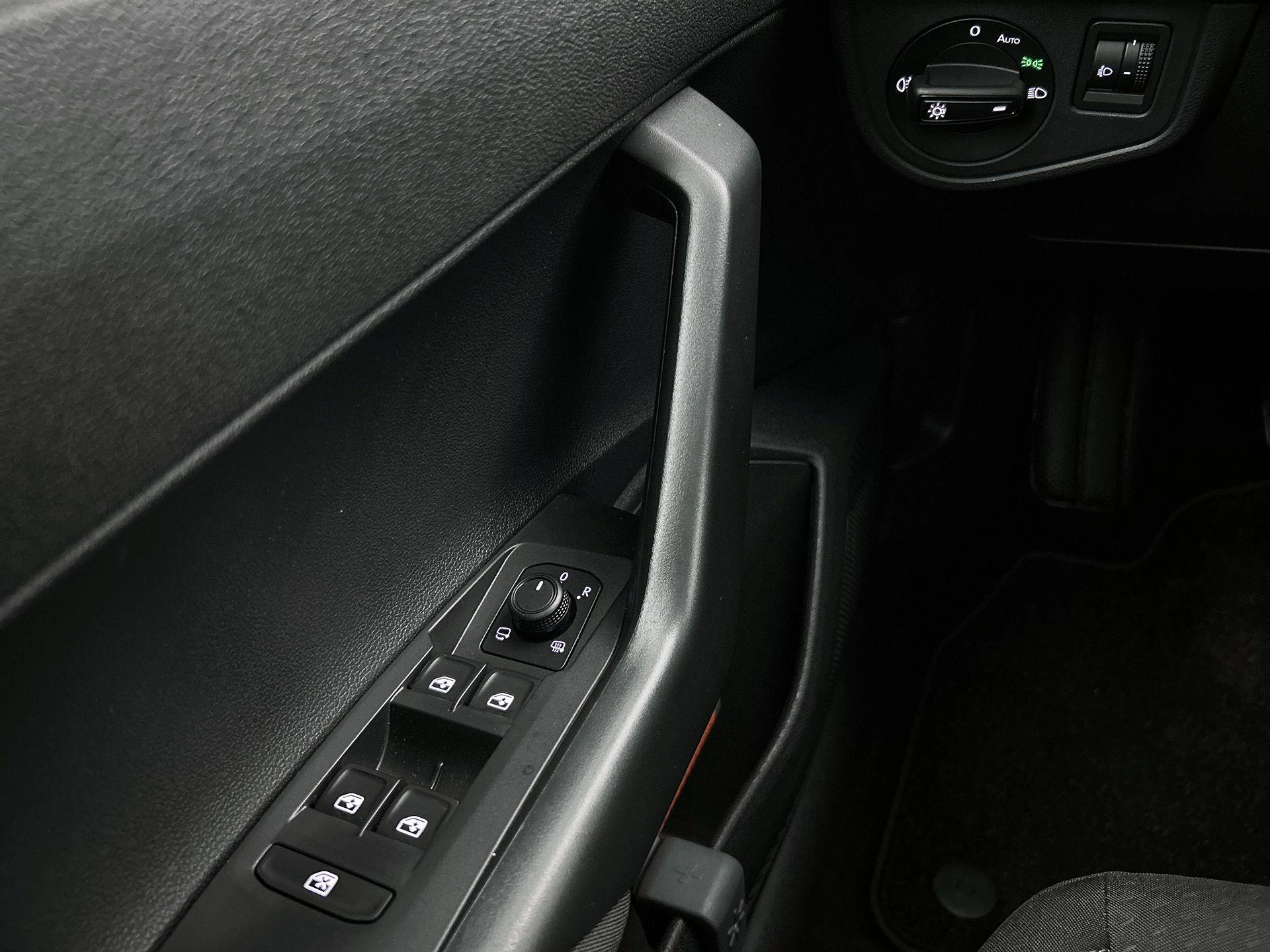 Volkswagen-Polo-image-31