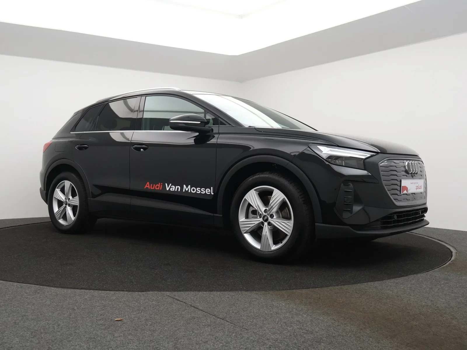 Audi Q4 e-tron Audi Q4 Attraction 40 e-tron 150,00 kW / DEMO