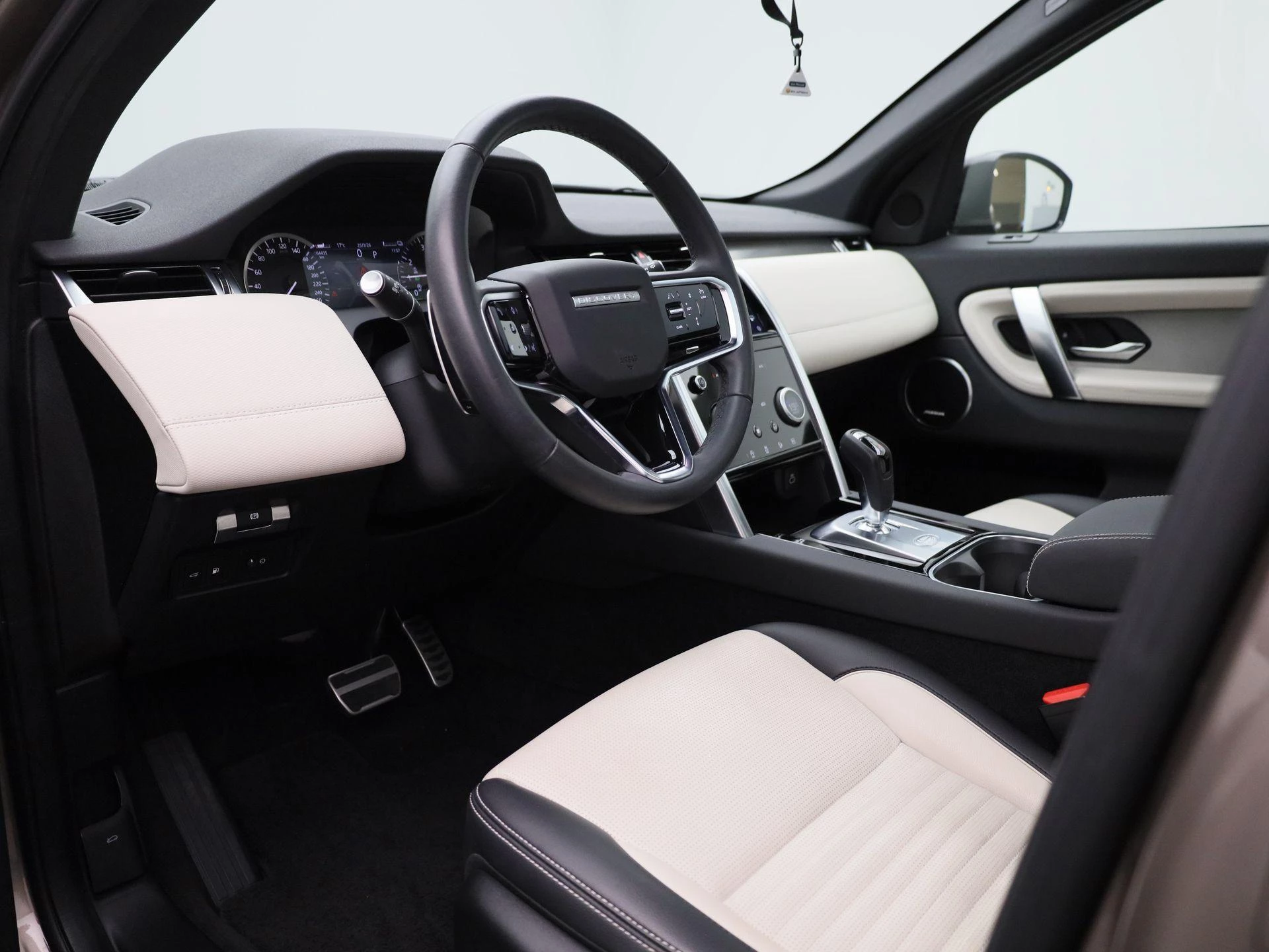 Land Rover-Discovery Sport-image-30