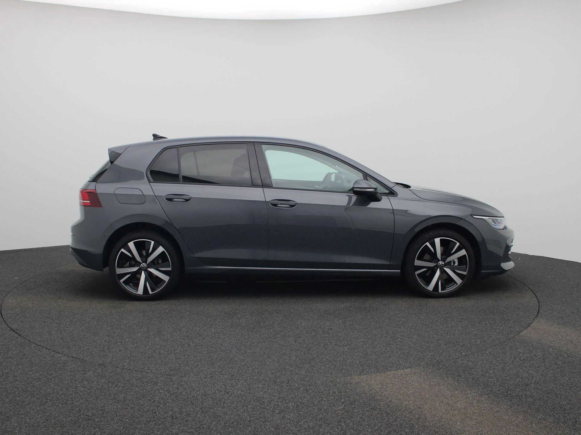 Volkswagen-Golf-image-5