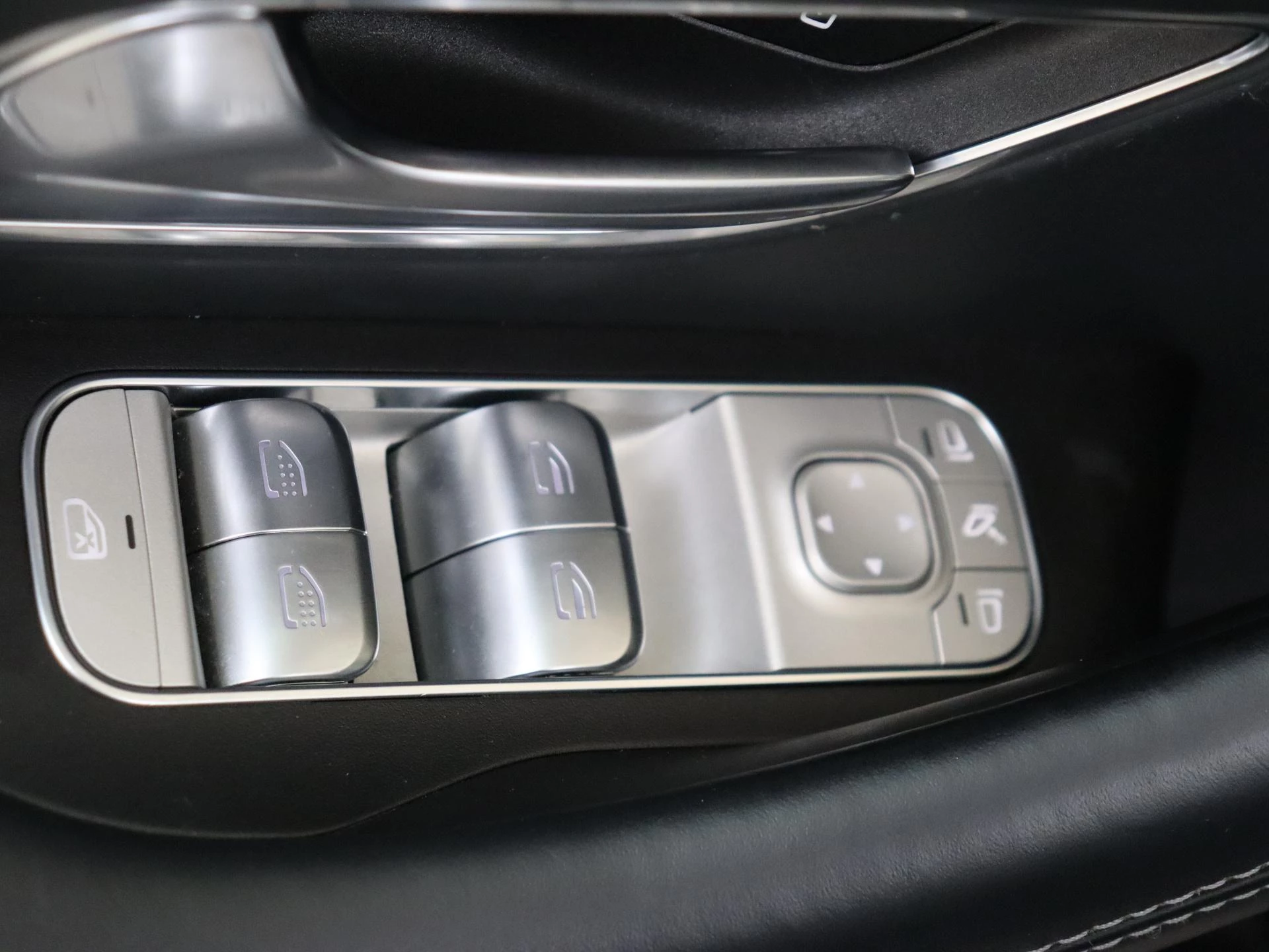 Mercedes-Benz-GLE-image-36