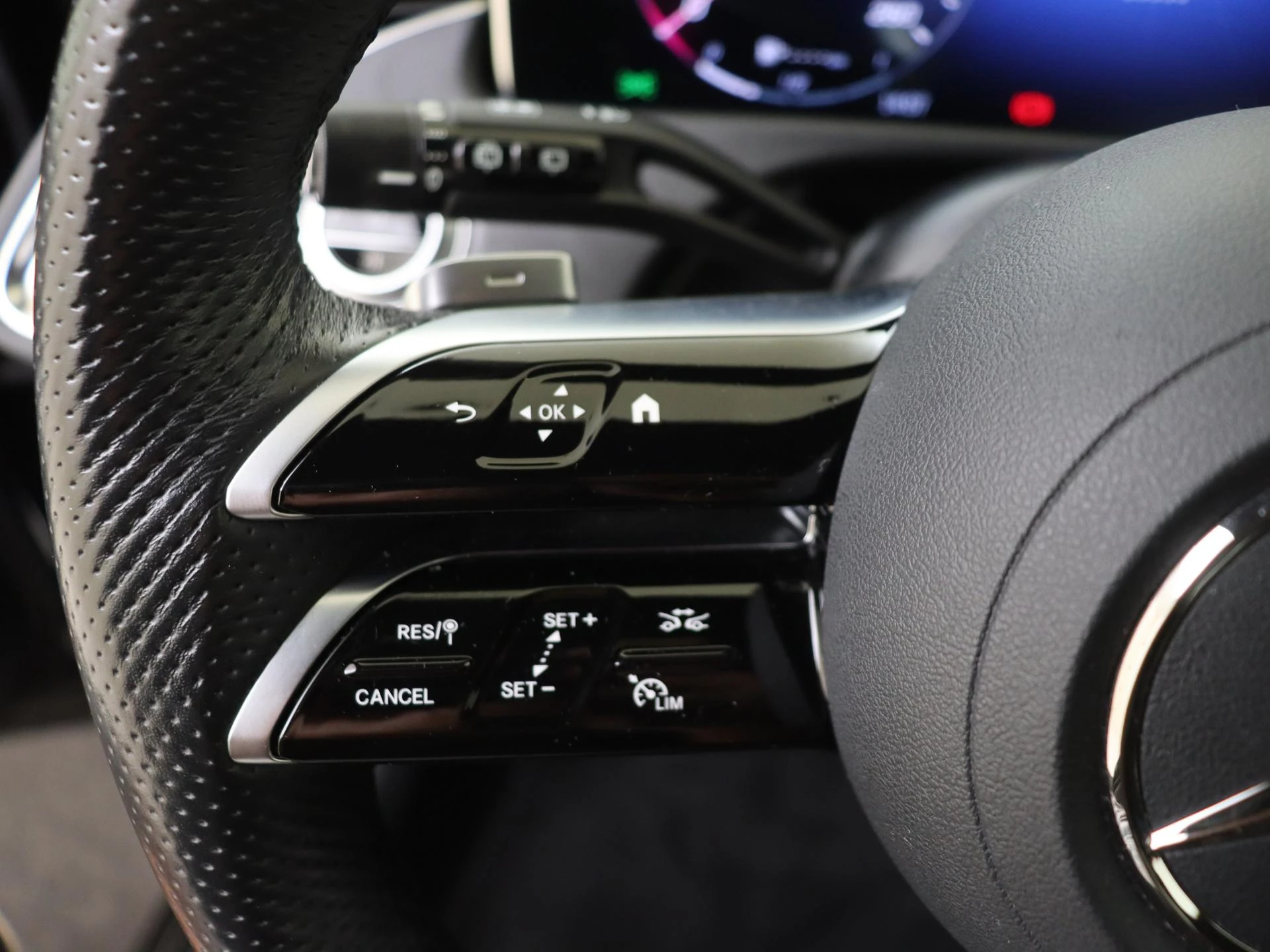 Mercedes-Benz-E-Klasse-image-11