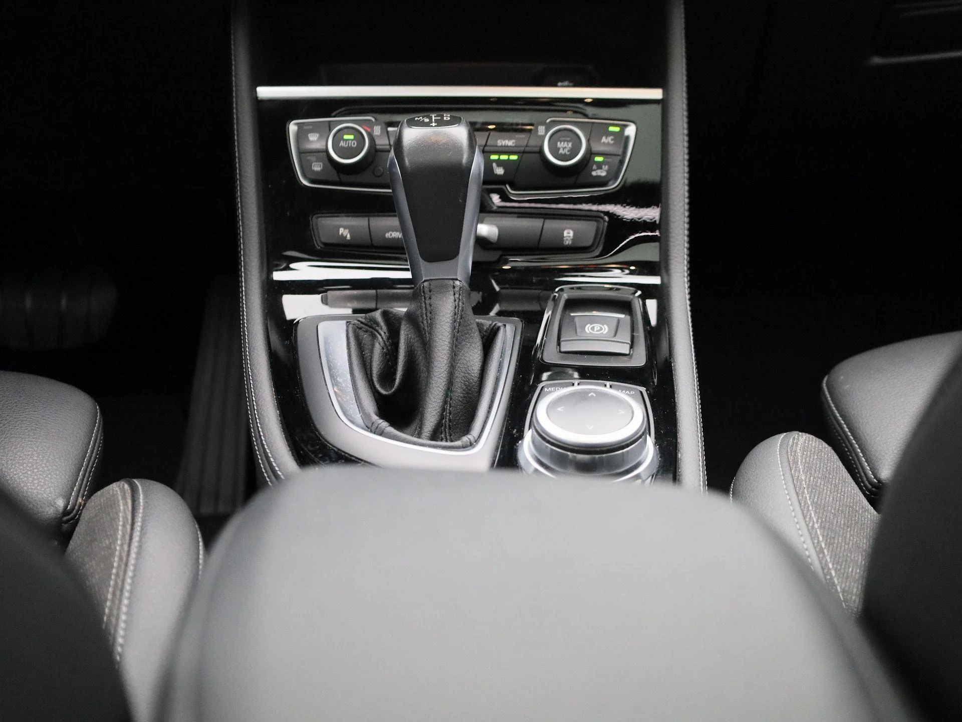 BMW-2 Serie-image-9