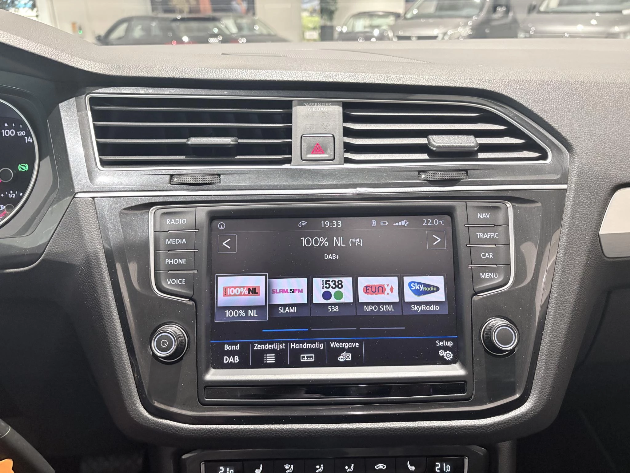 Volkswagen-Tiguan-image-19
