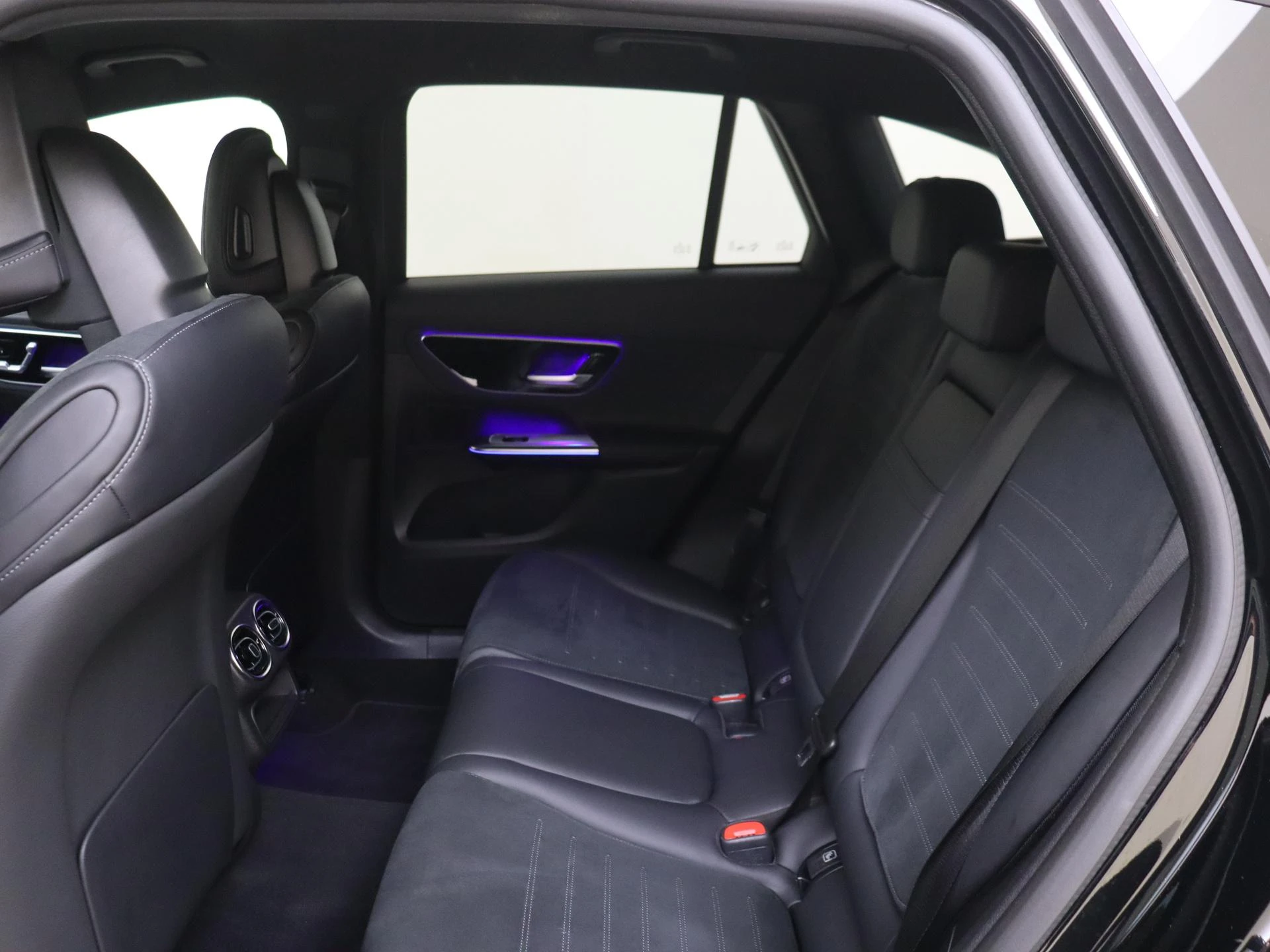 Mercedes-Benz-GLC-image-15