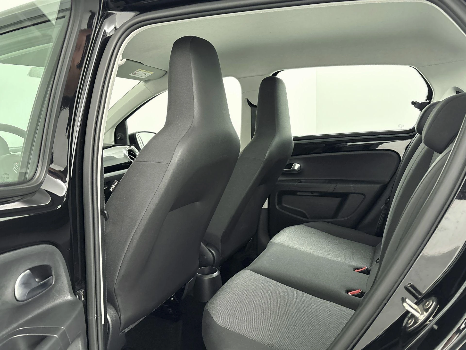 Volkswagen-up!-image-13
