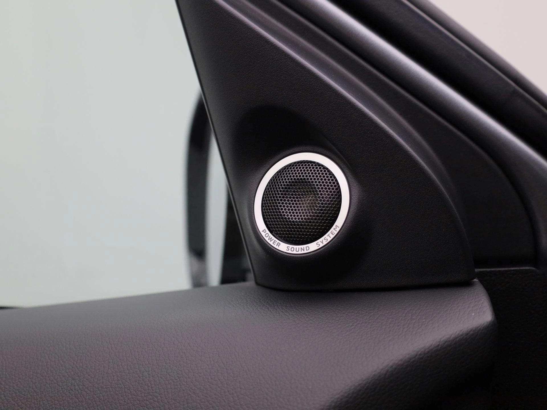 Mitsubishi-Outlander-image-27