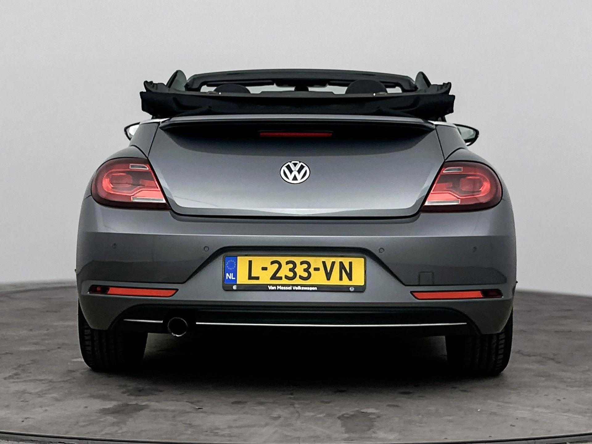 Volkswagen-Beetle-image-2