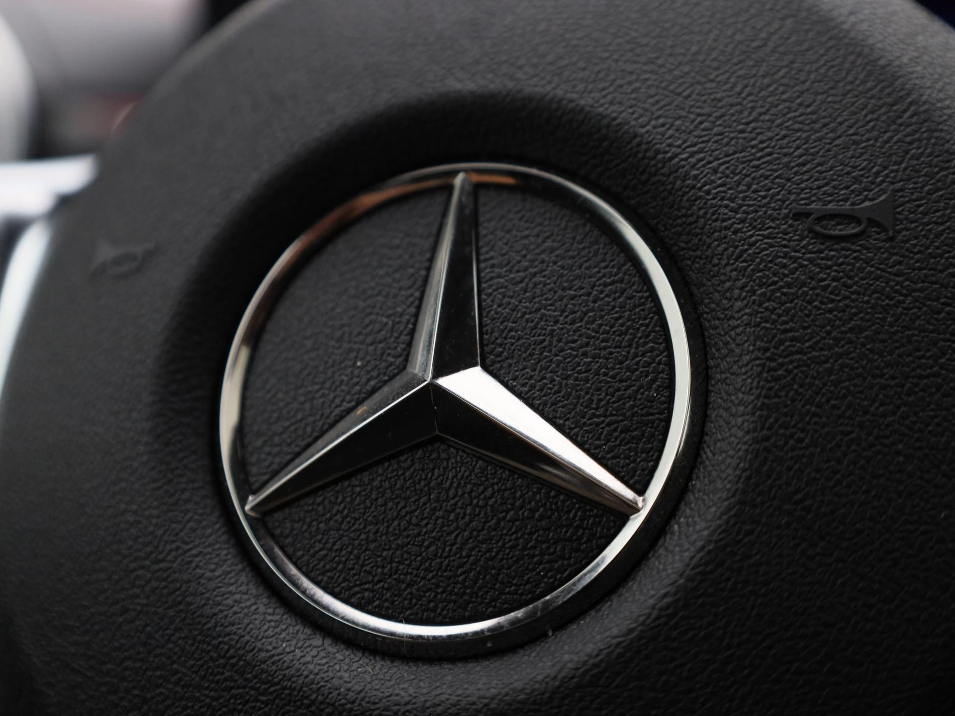 Mercedes-Benz-CLA-image-31