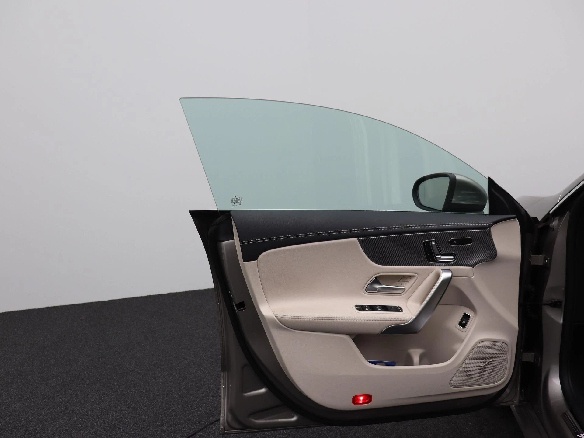 Mercedes-Benz CLA 200 Luxury Line Shooting Brake + LEDER + PANO DAK + CARPLAY + MULTIBEAM LED +