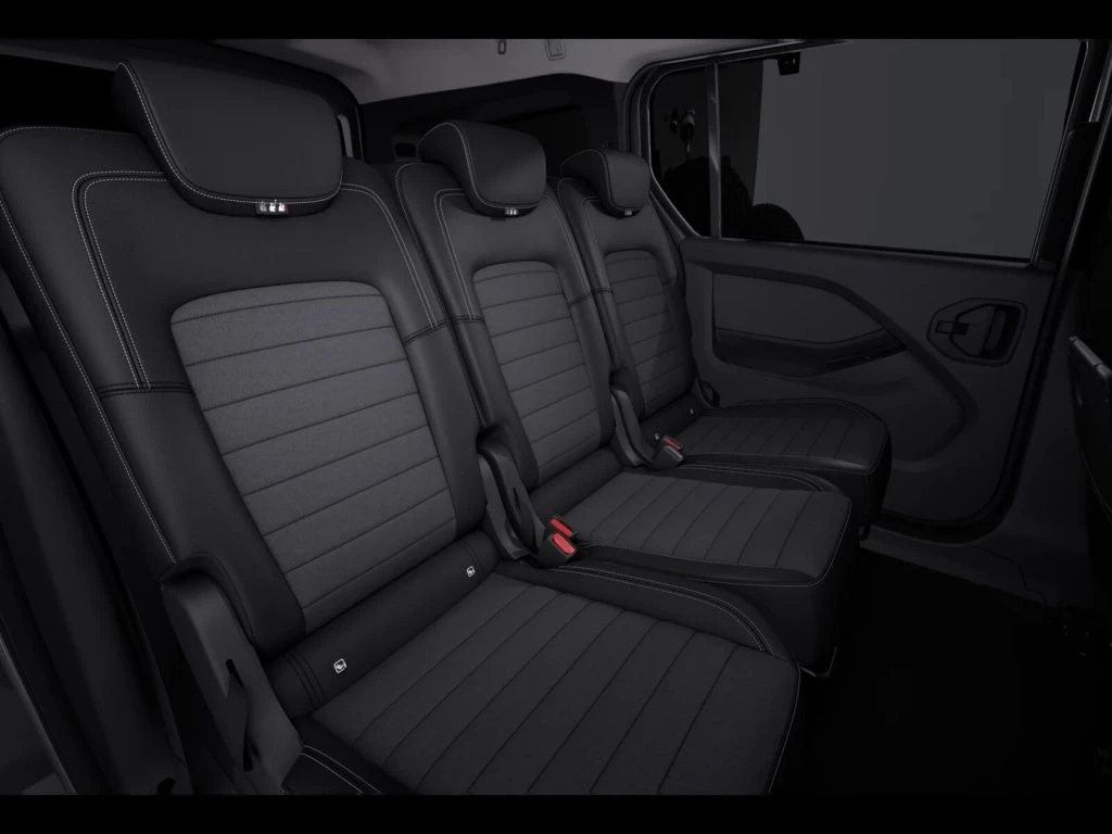 Mercedes-Benz-EQT 200-image-9