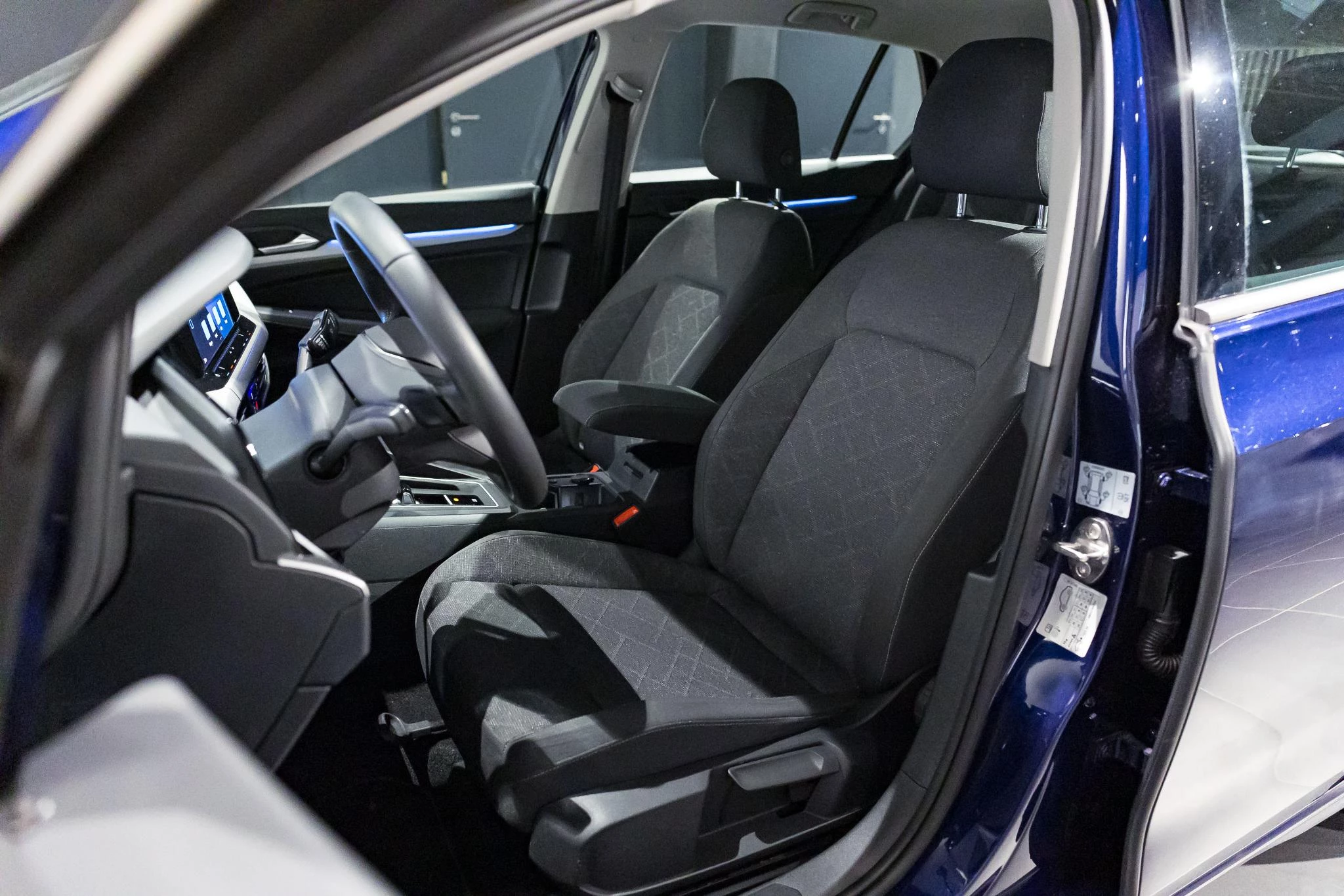 Volkswagen-Golf-image-7