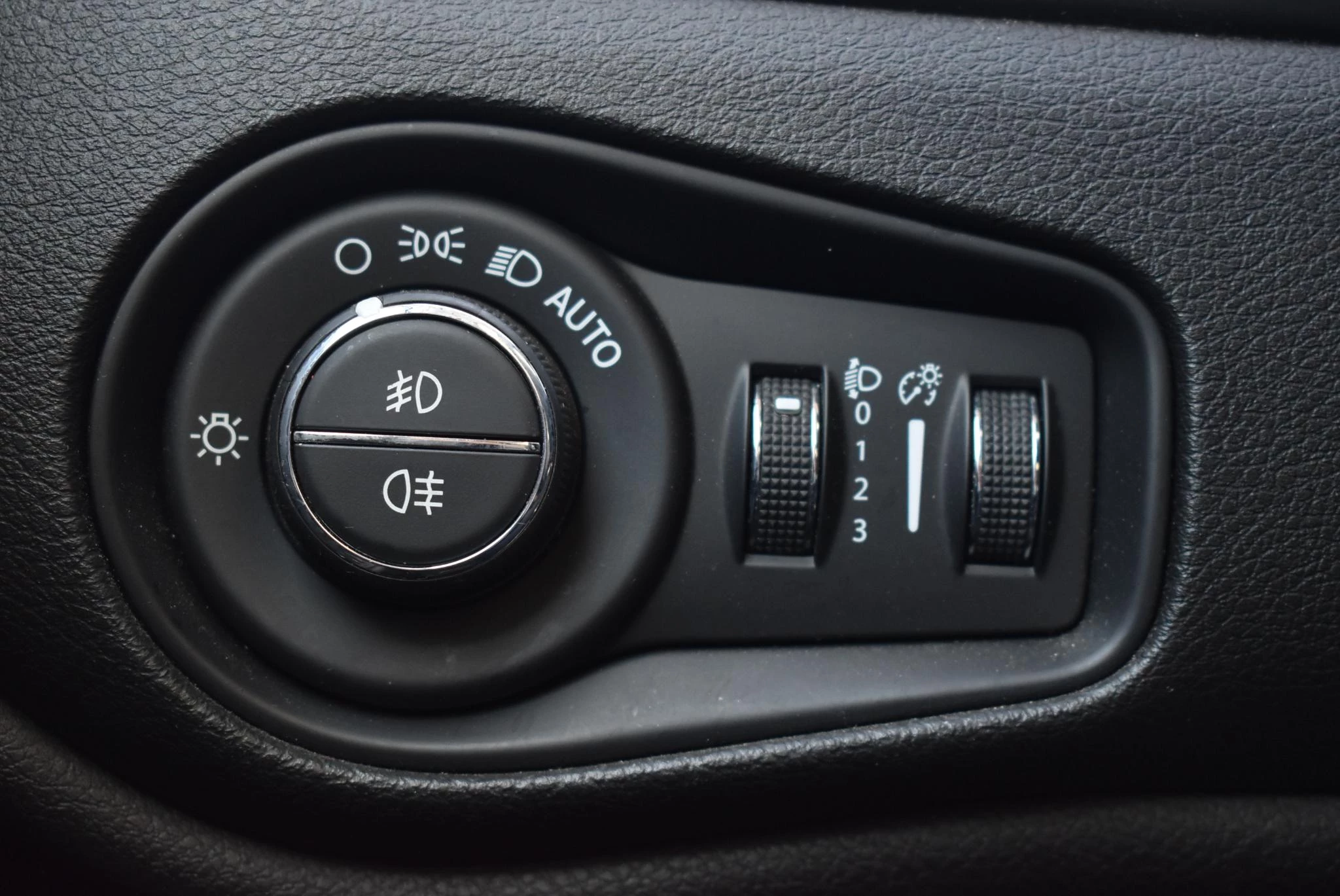 Jeep-Renegade-image-18