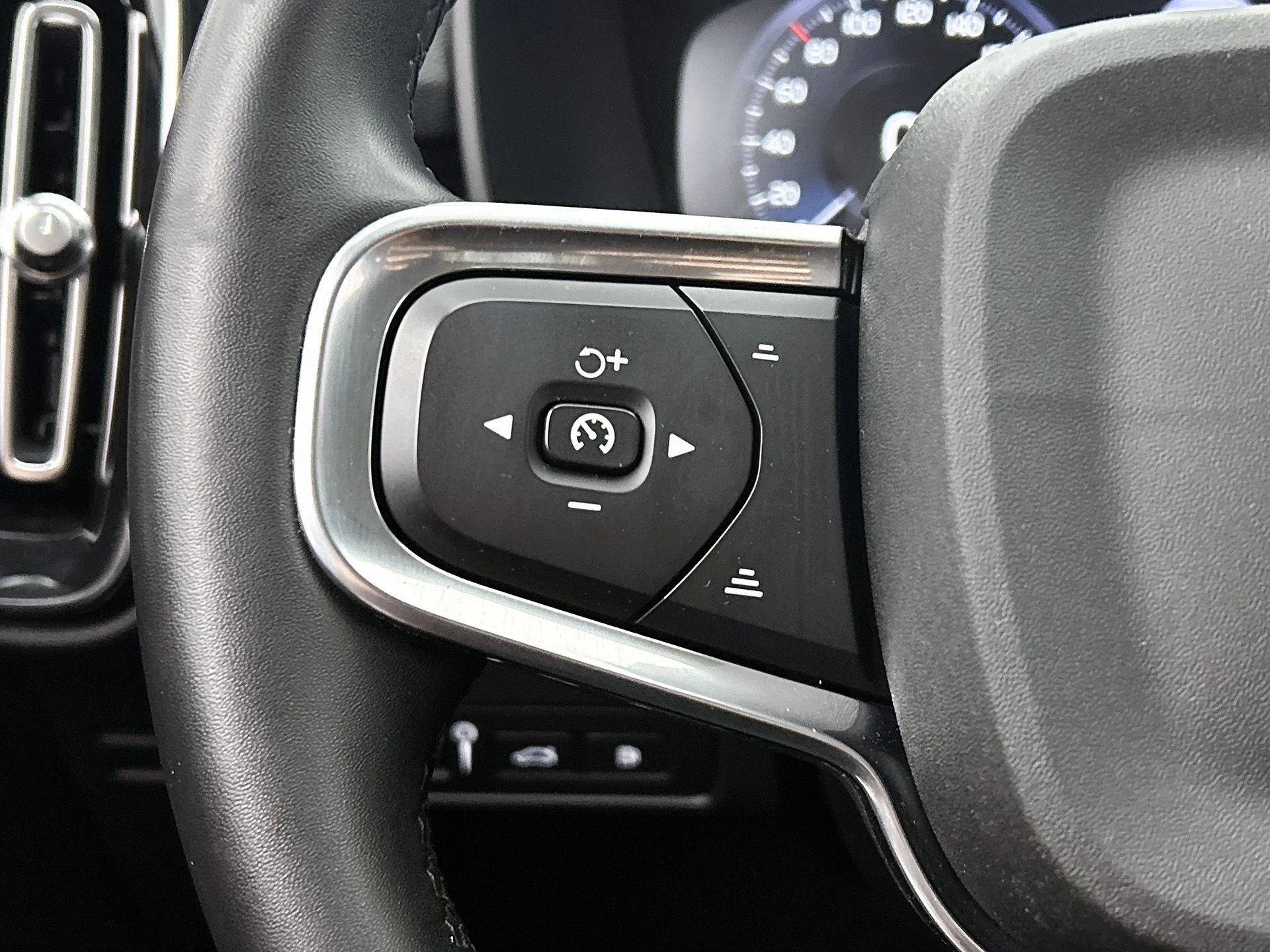 Volvo-XC40-image-5