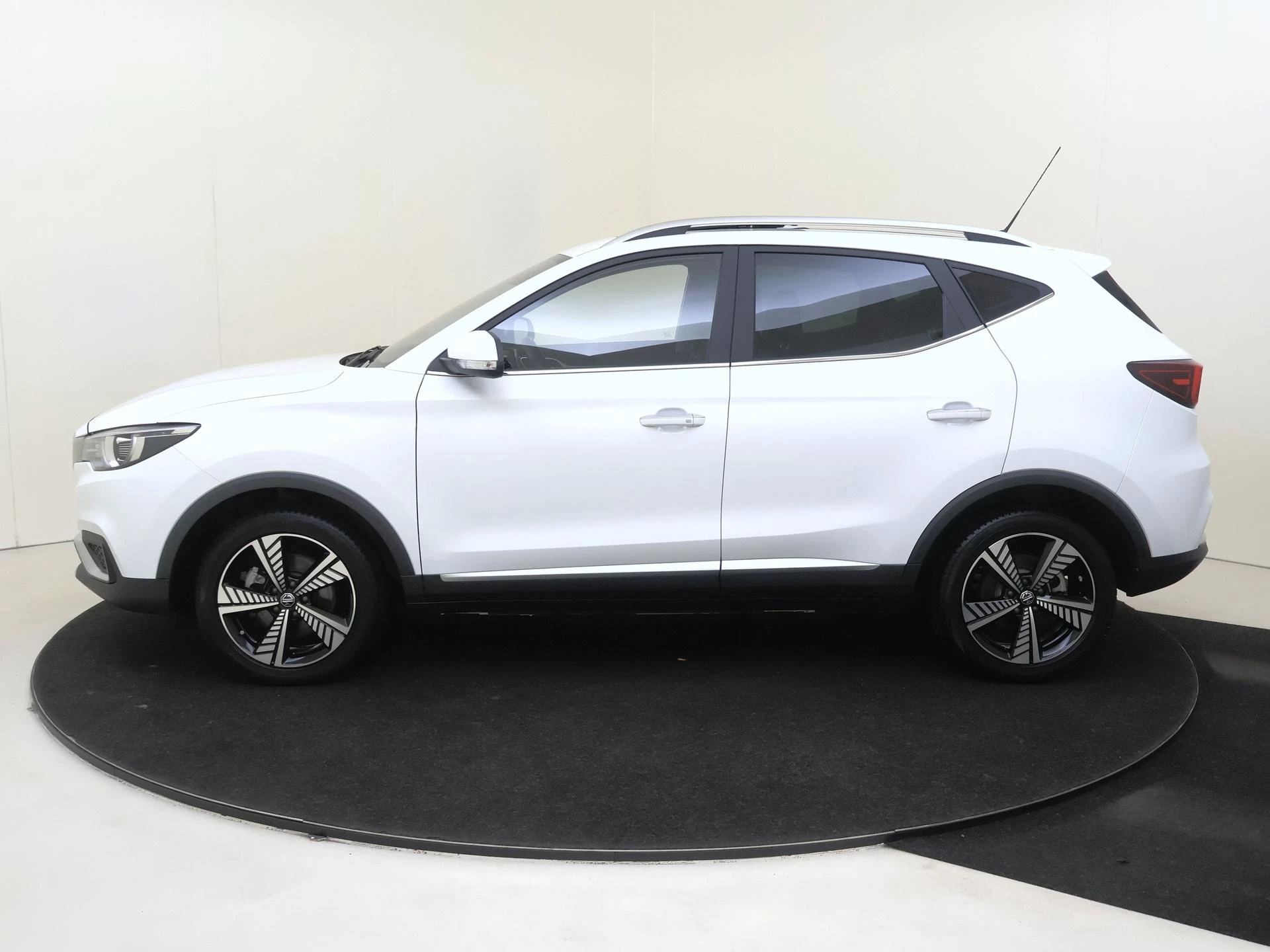 MG-ZS EV-image-9