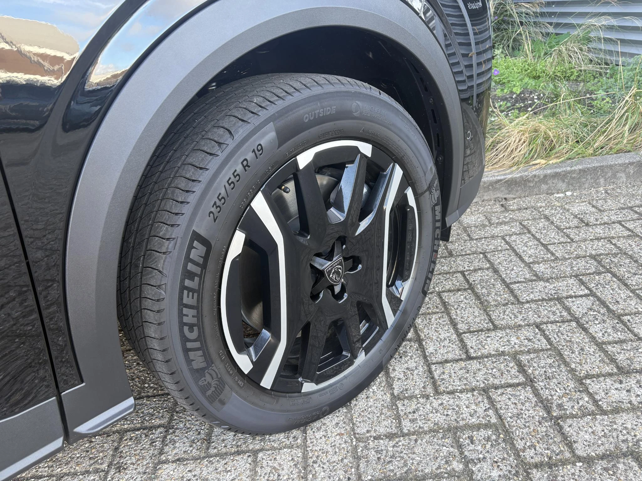 Peugeot-e-5008-image-7